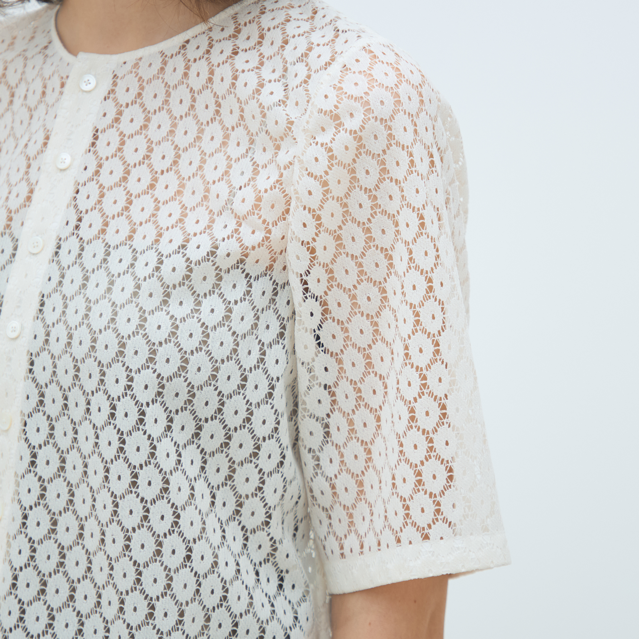 ■専用■美品 トゥモローランド マカフィー 2,3万 レースのショート丈ブラウス セール】フラワーレース ショートブラウス（シャツ/ブラウス
