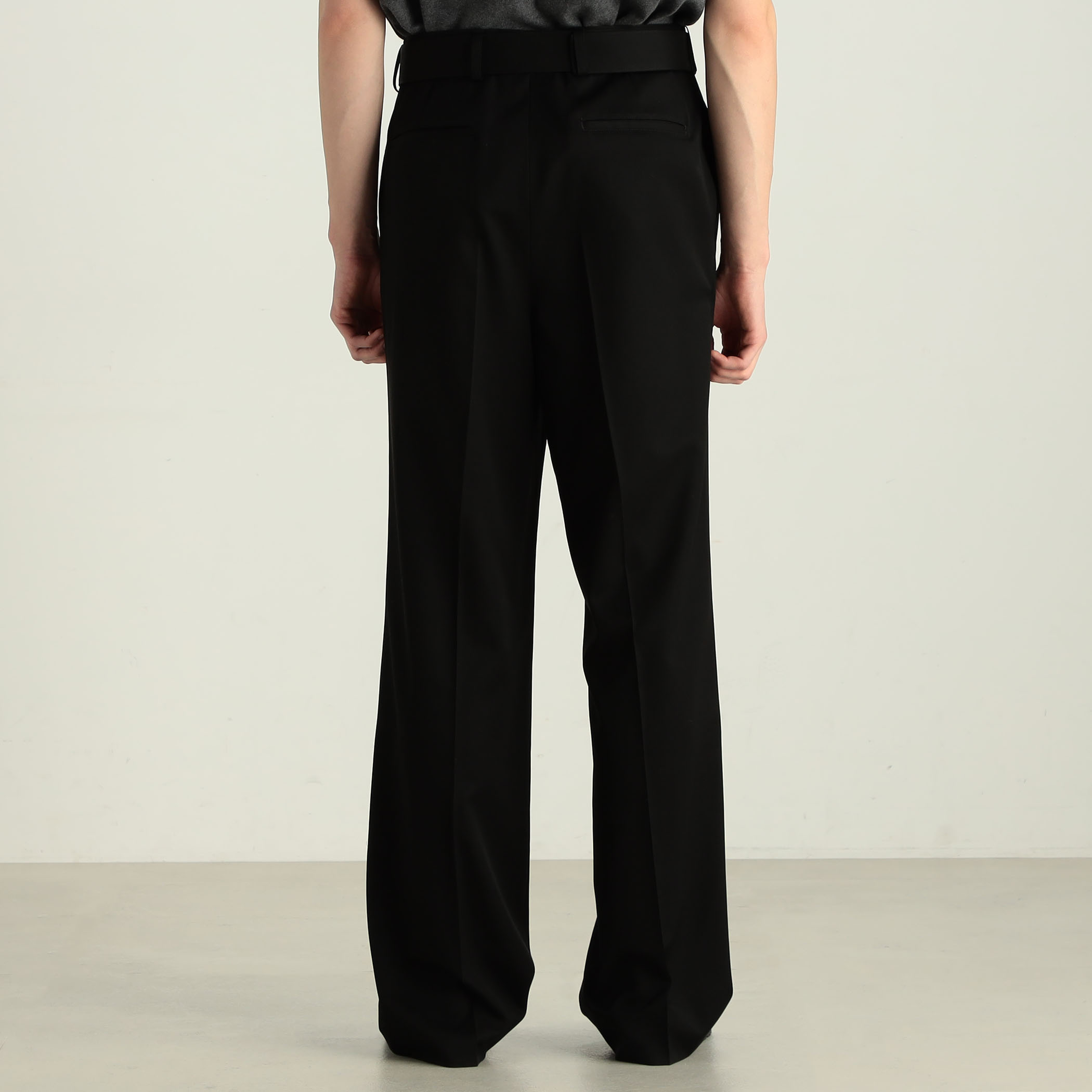 ウールギャバ ベルトパンツ｜トゥモローランド 公式通販