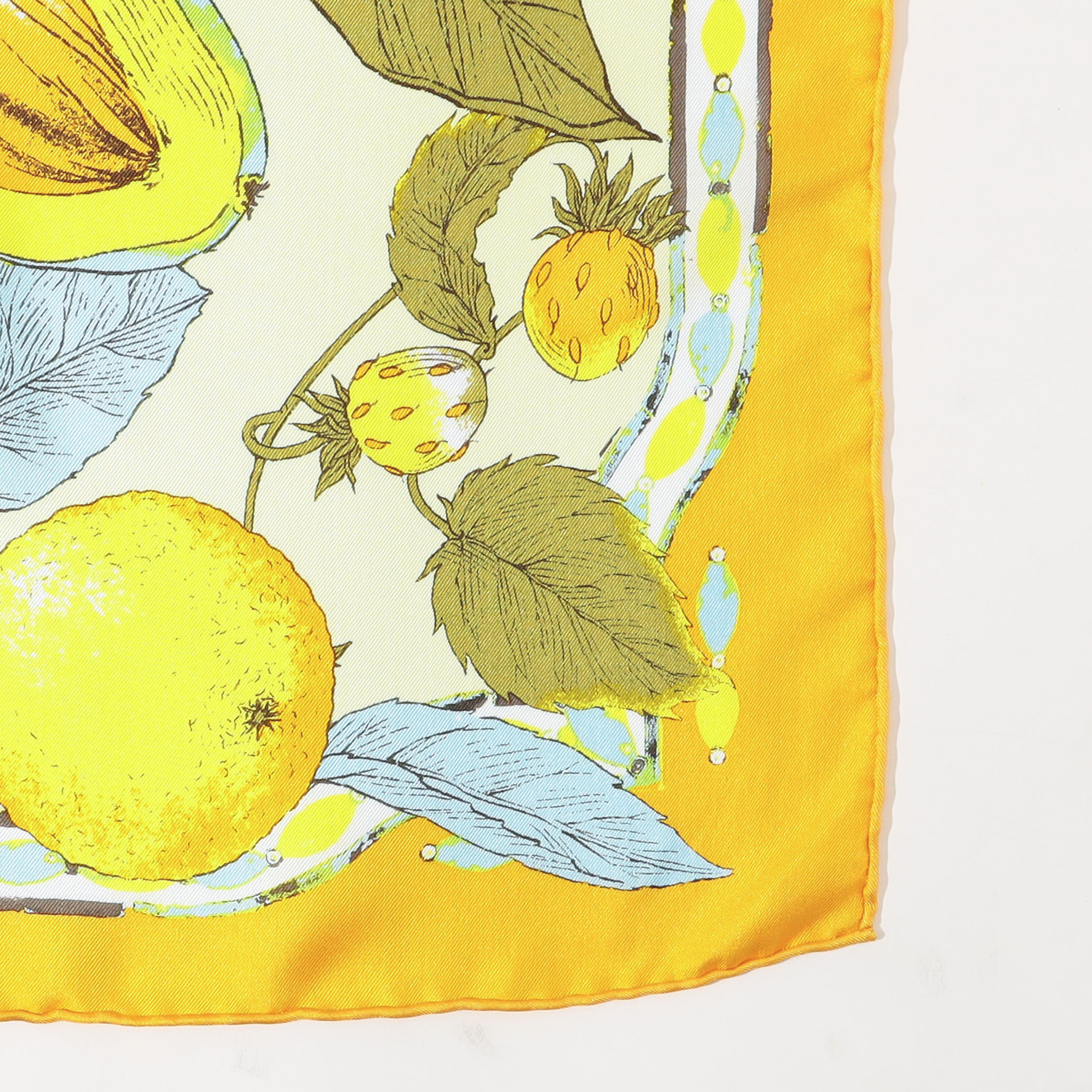 別注】manipuri FRUITS シルクスカーフ｜トゥモローランド 公式サイト