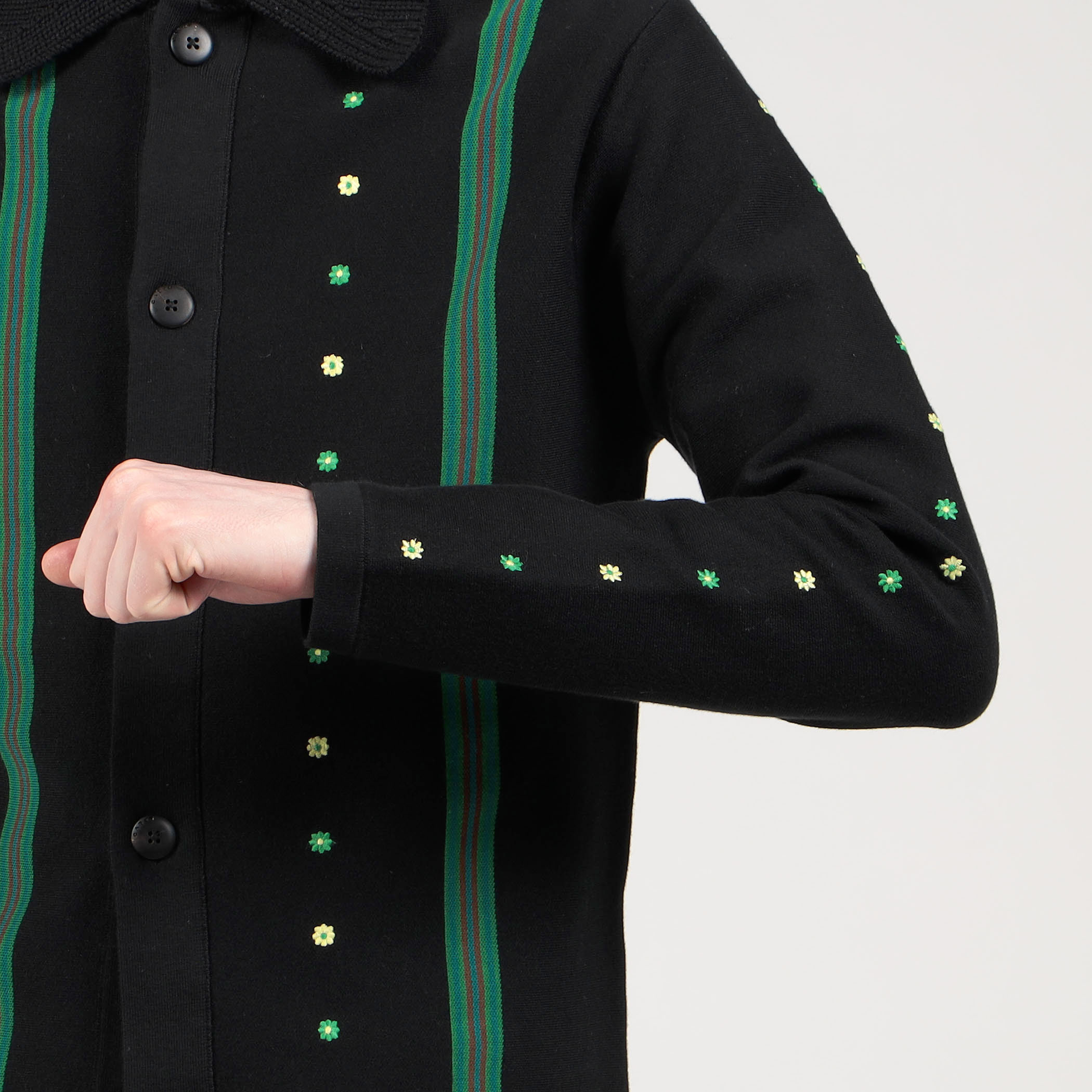 □CABaN コットンカシミヤ エンブロイダリーポロカーディガン