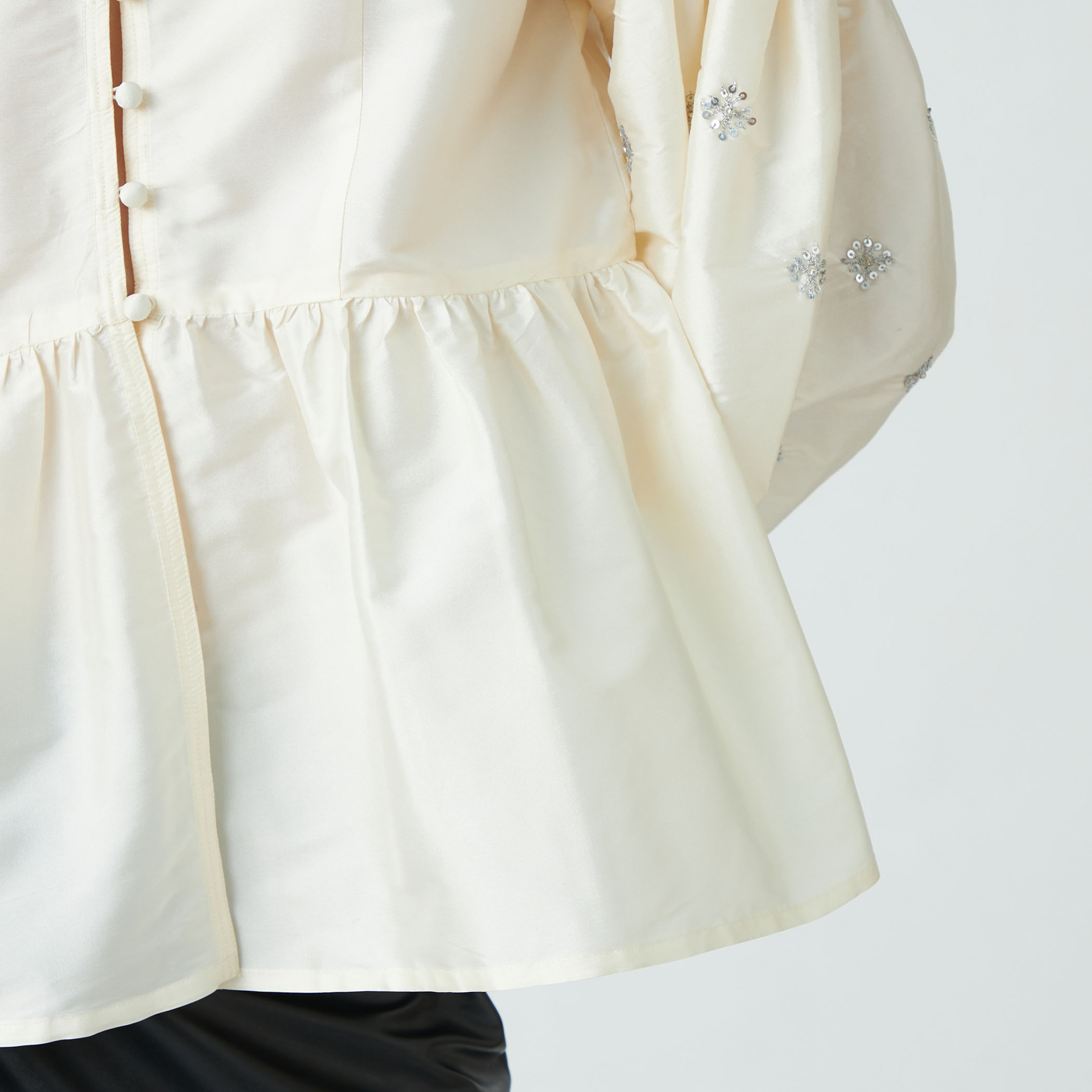 ヌキテパエンブロイダリービーズ ブラウスビジュー