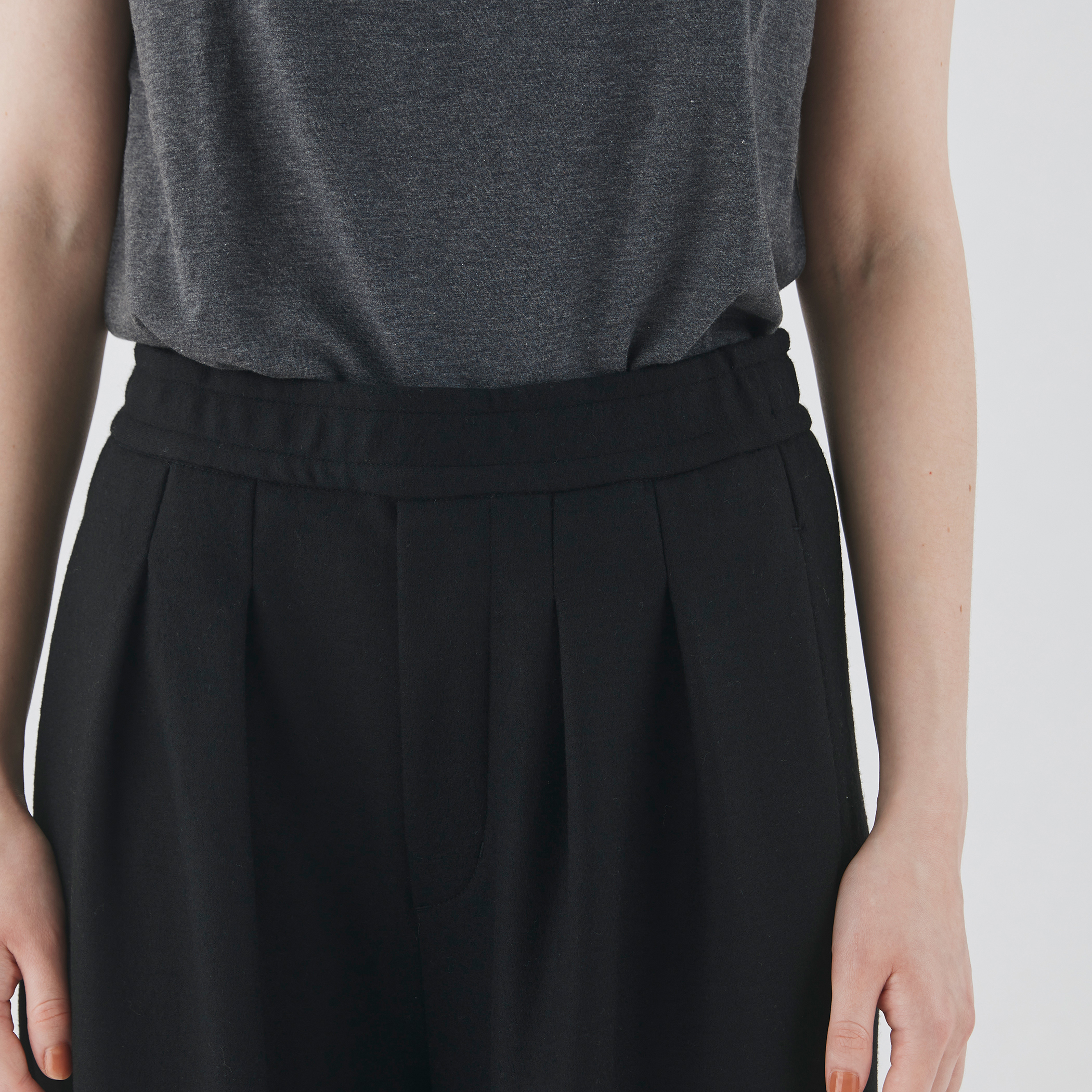 ミルドスムース タックワイドパンツ｜トゥモローランド 公式通販