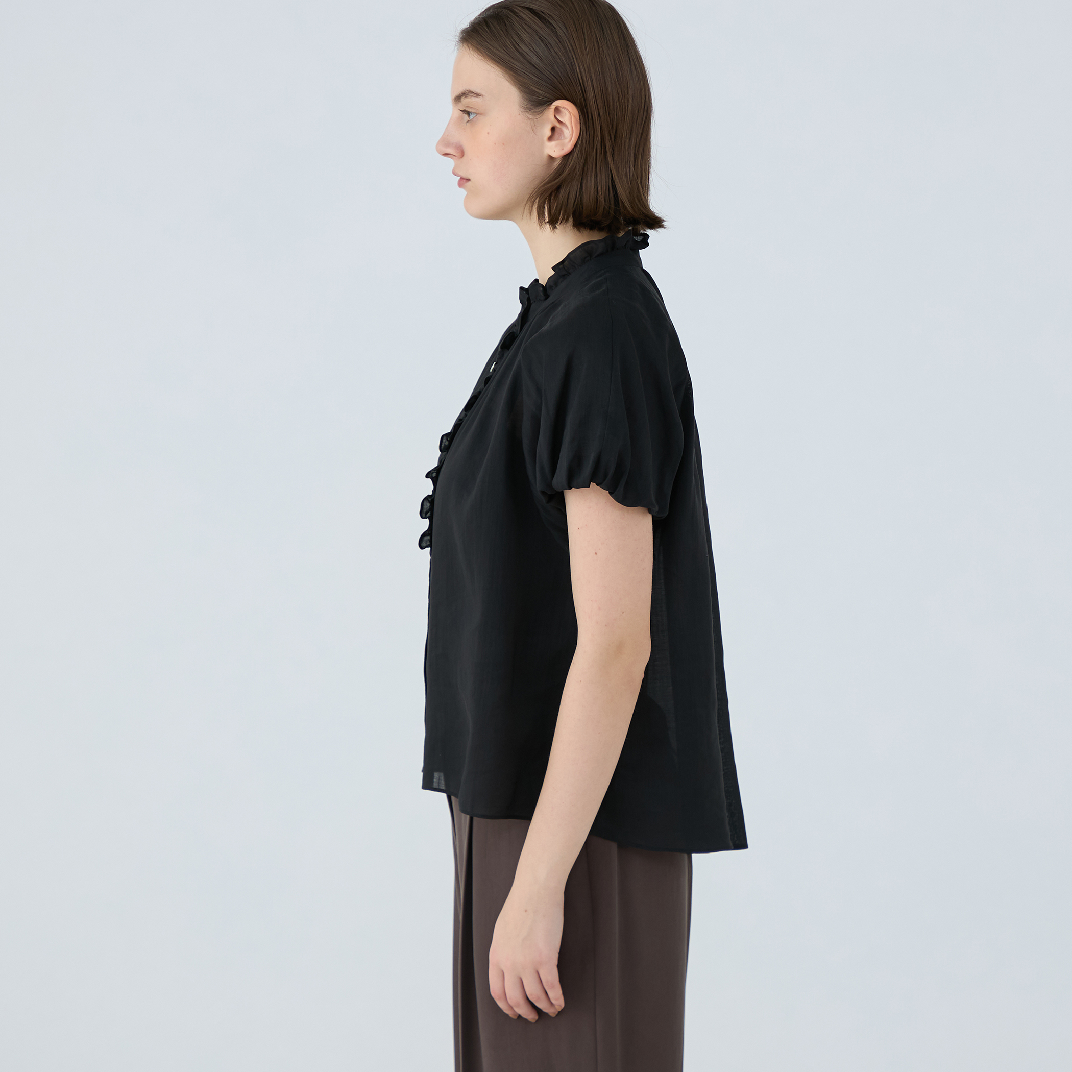 未使用品 ボールジー BALLSEY トゥモローランド 25SS スムースラミー フリルカラーブラウス 半袖 36 ブラック /DF ■OS レディース セール】スムースラミー フリルカラーブラウス（シャツ/ブラウス