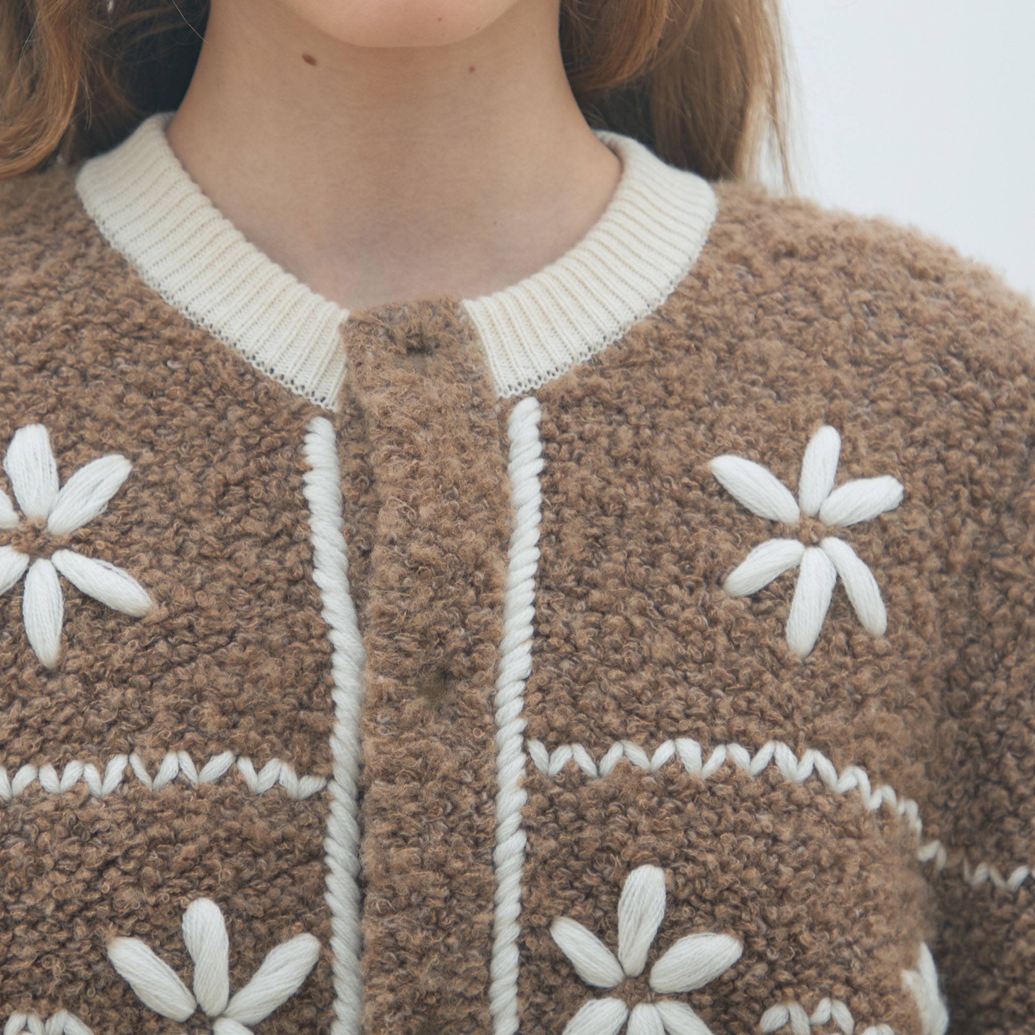 ムートンエンブロイダリー クルーネックカーディガン