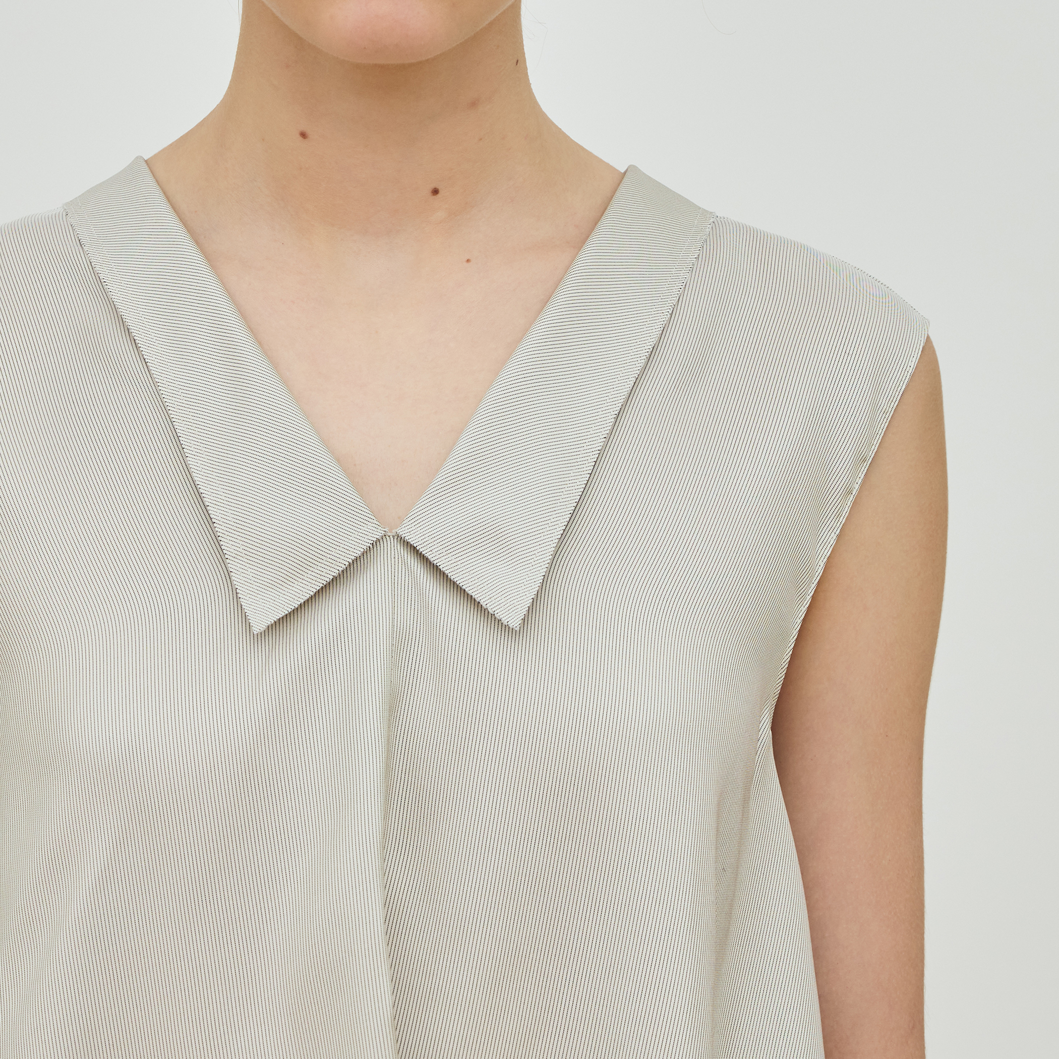 トゥモローランド シルク 100% ブラウス 比翼　ライトブルー トゥモローランド シルク 100% ブラウス 比翼 ライトブルー