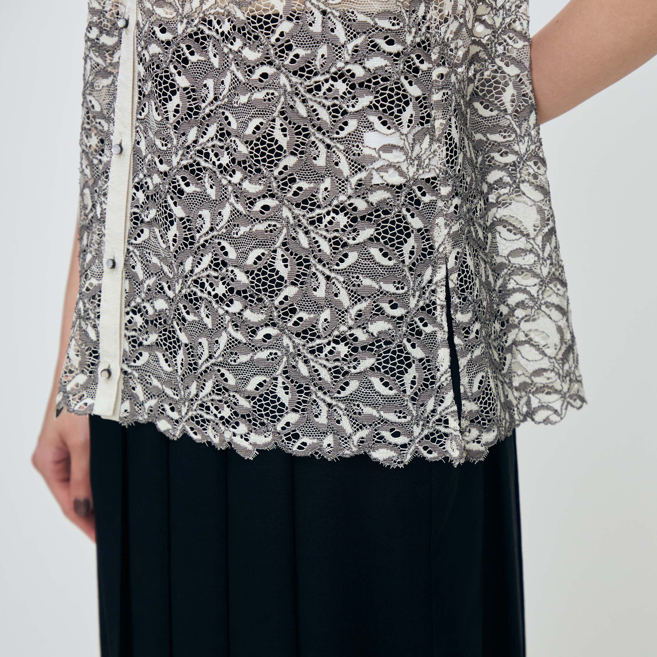 【タグ付き未使用】レースブラウス36 トゥモローランドコレクション タグ付き未使用】レースブラウス36 トゥモローランド