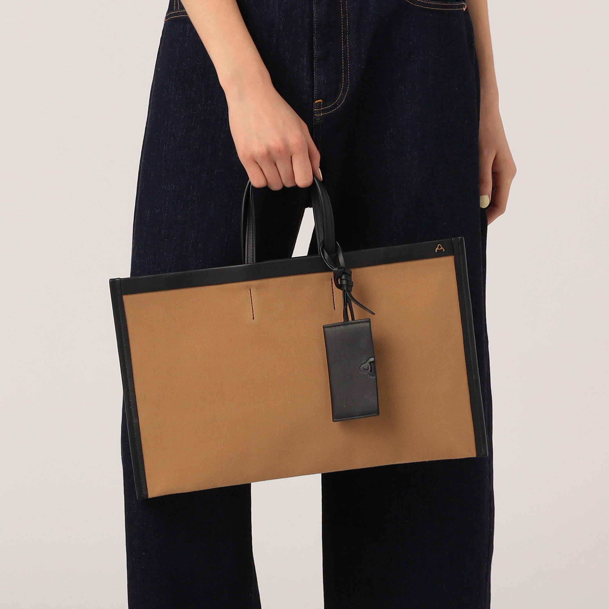 美品 イエナ アンサンブル トッカ トゥービーシック アナイ トゥモローランド ADVENE THE MINI TRENCH トートバッグ｜トゥモローランド 公式サイト