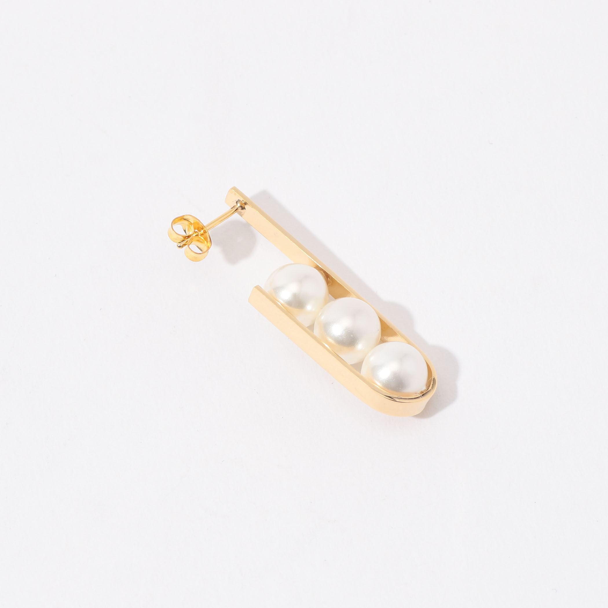 ヤヌカ januka×TOMORROWLAND 3シェルパールピアス 別注】januka×TOMORROWLAND 3シェルパールピアス