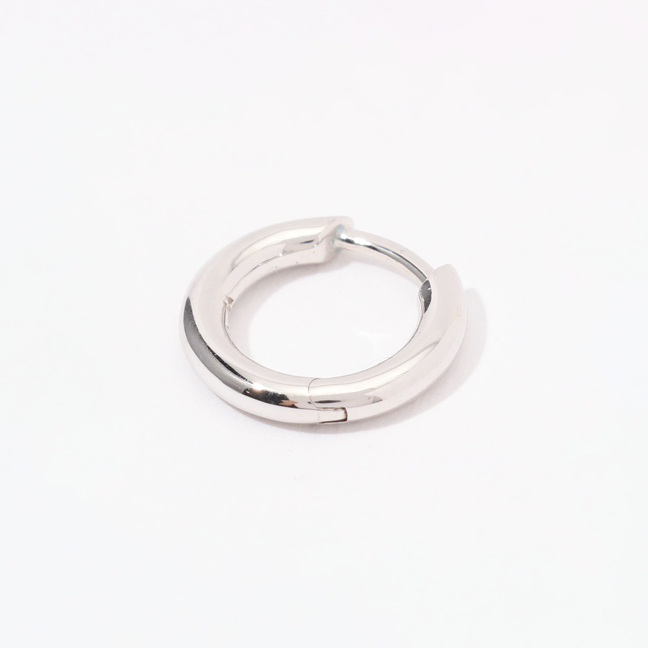 TOM WOOD Classic Hoop Small ピアス｜トゥモローランド 公式通販