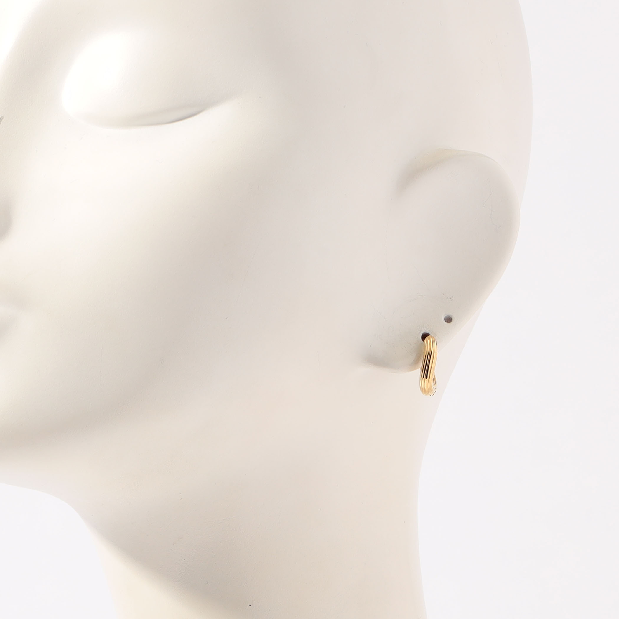 Otiumberg. twisted ridge フープピアス|トゥモローランド 公式通販 Otiumberg. twisted ridge フープピアス|トゥモローランド 公式通販