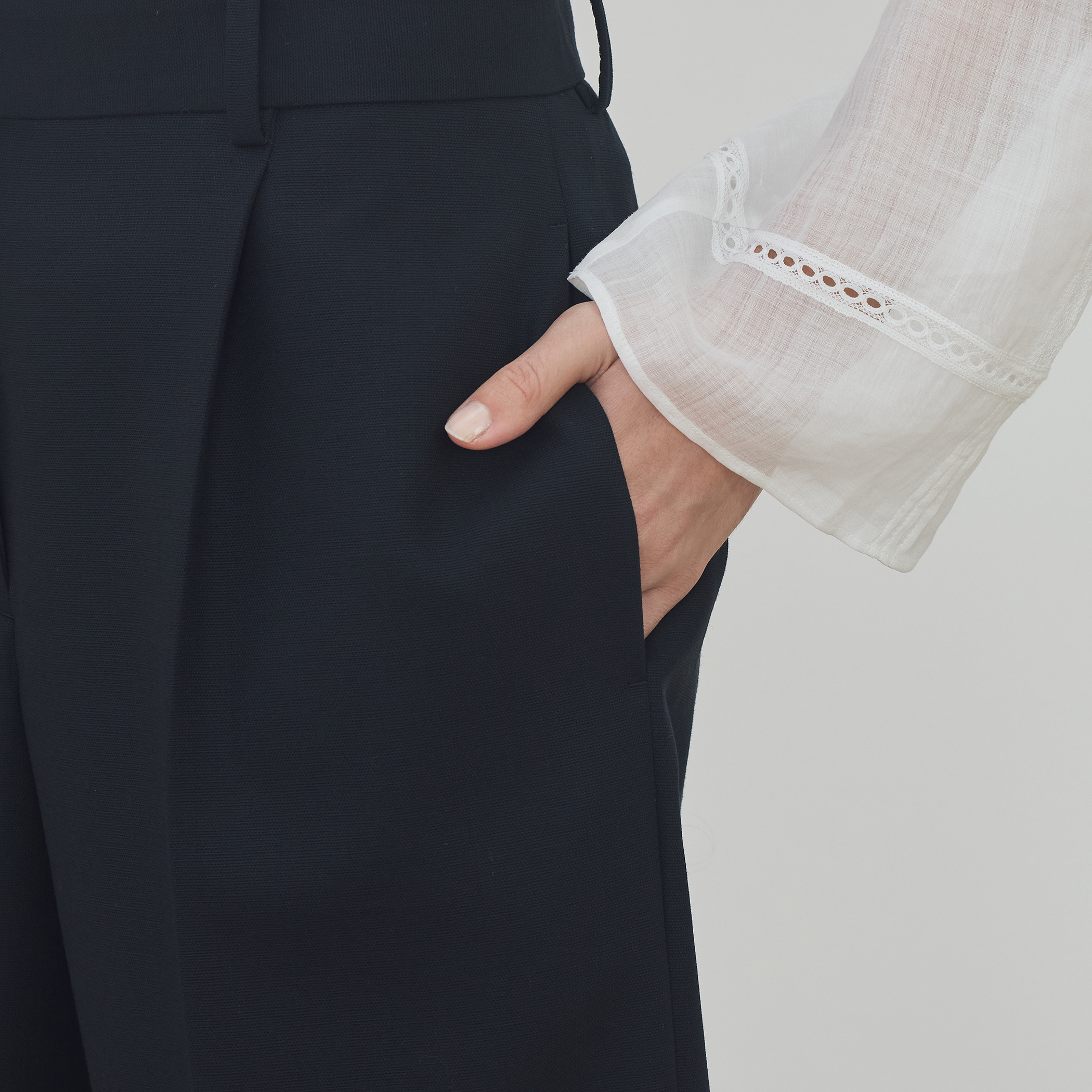 ウールバスケットウェーブ タックハーフパンツ｜トゥモローランド 公式