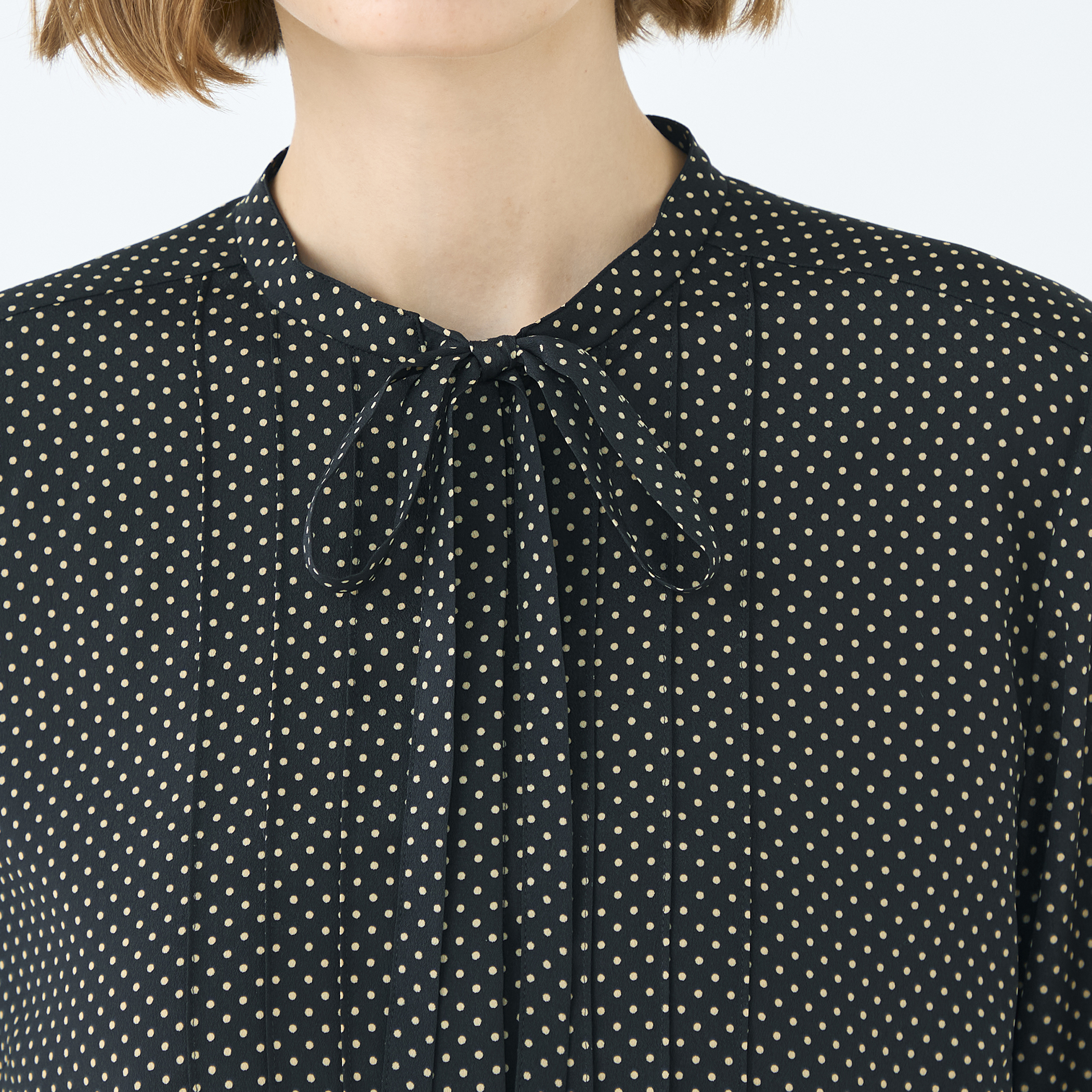 ミニドットプリント スリムボウタイブラウス｜トゥモローランド 公式通販