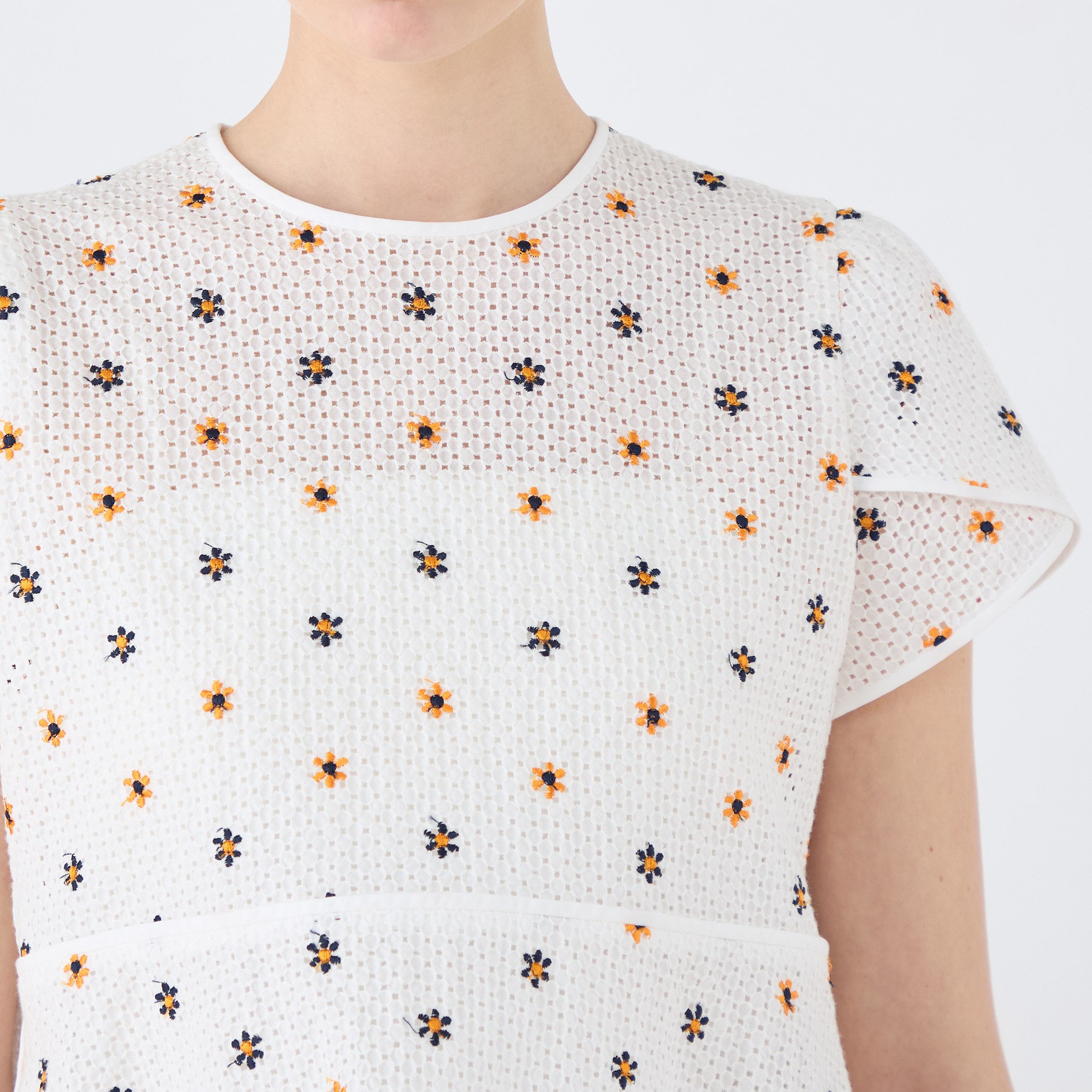 リーシェフラワー ペタルスリーブブラウス｜トゥモローランド 公式通販