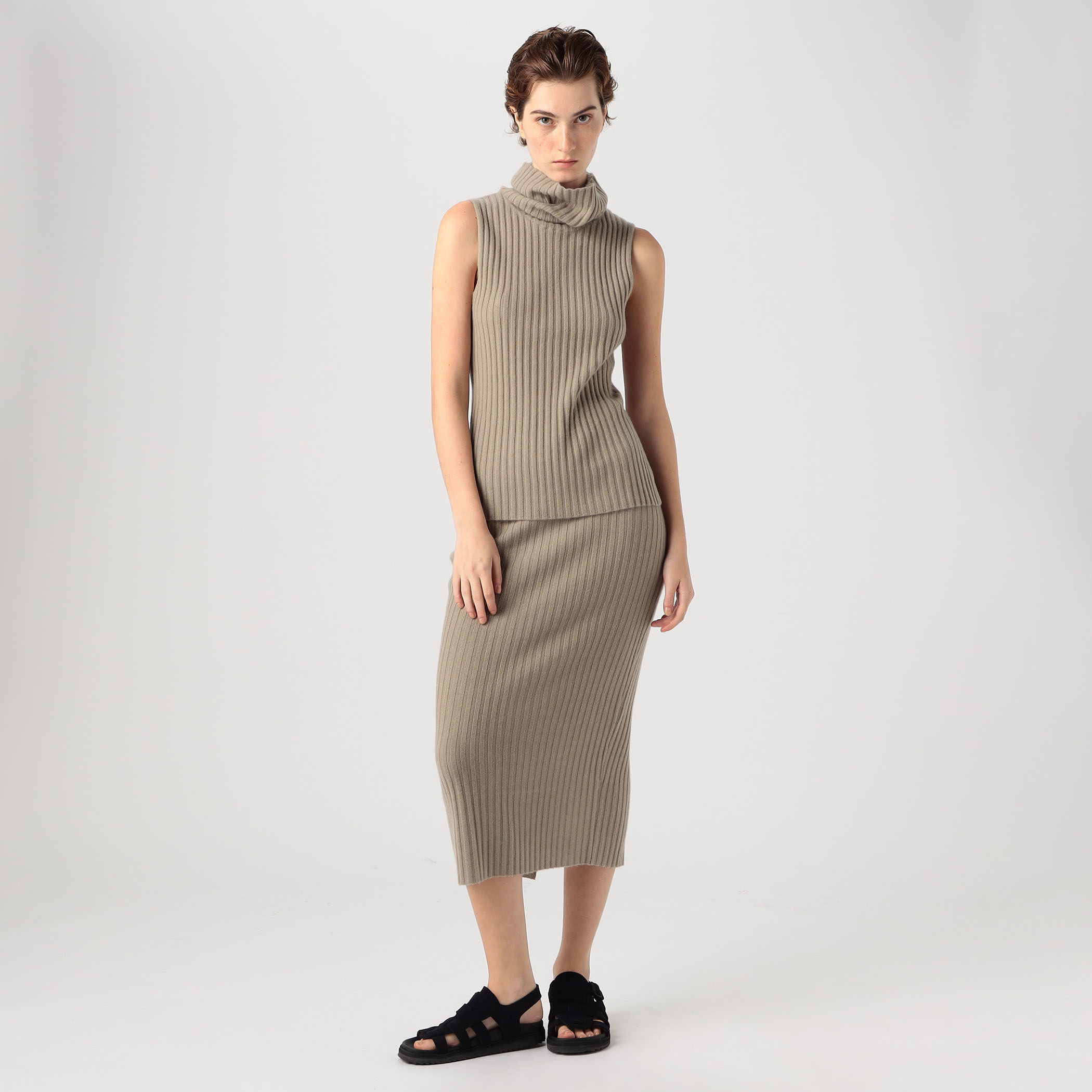 カシミヤリブ タートルネックノースリーブプルオーバー WRBC3879