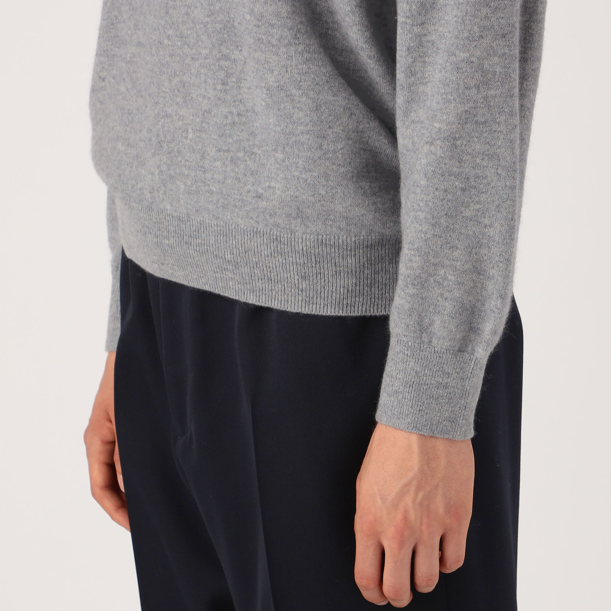 モンゴルカシミアVネックニット｜トゥモローランド 公式通販