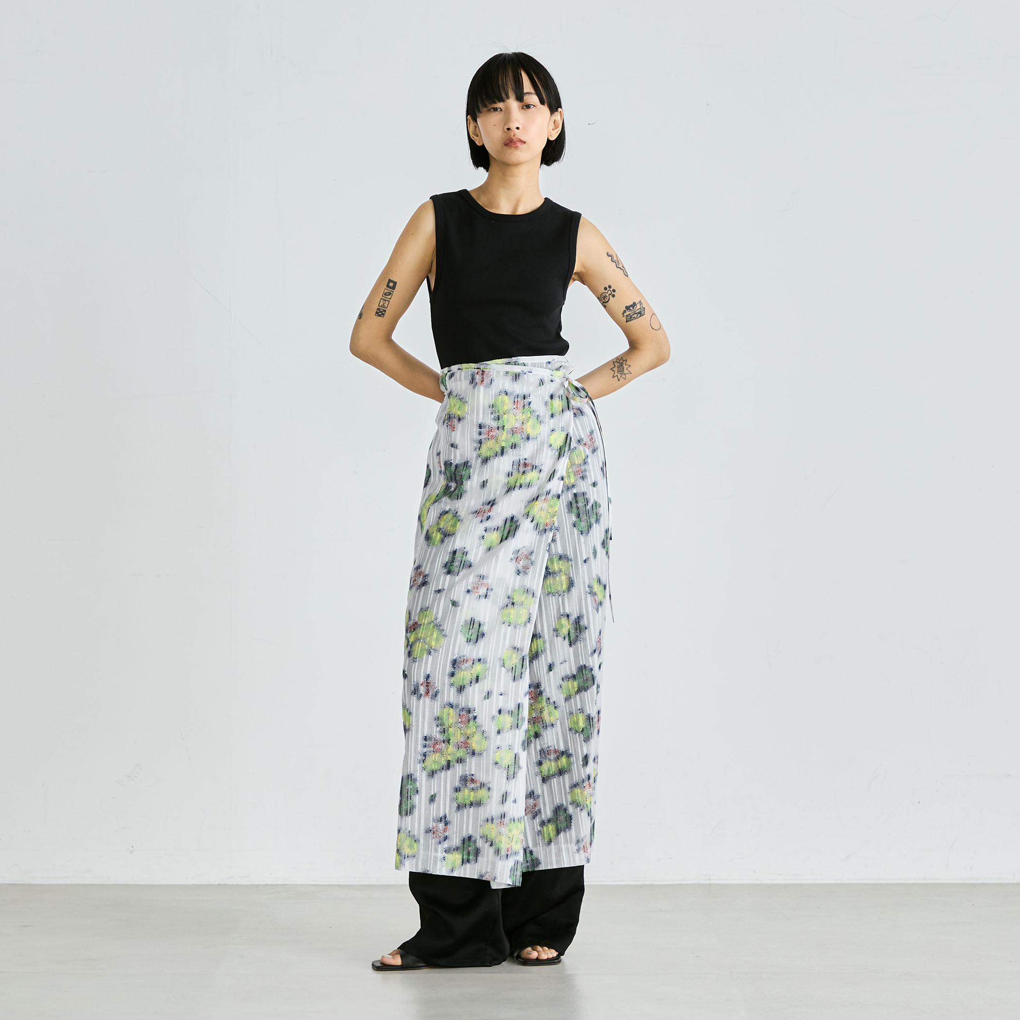 極美品✨45R 巻スカート ラップ プリーツ 総柄 フラワープリント