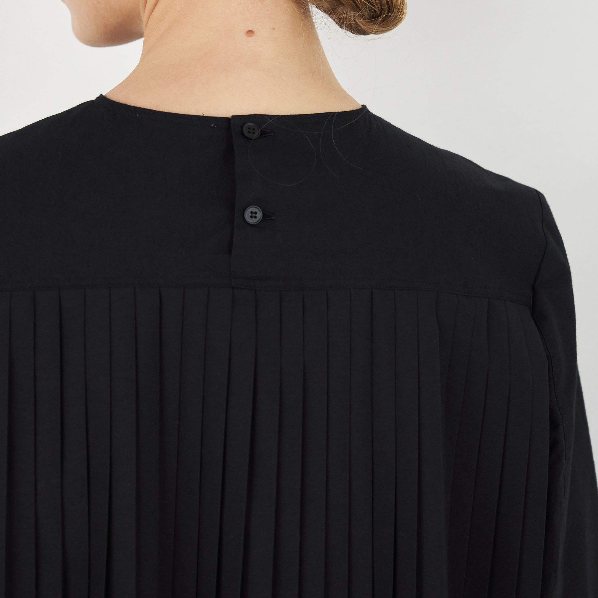 コットンナイロンシアータフタ バックプリーツブラウス