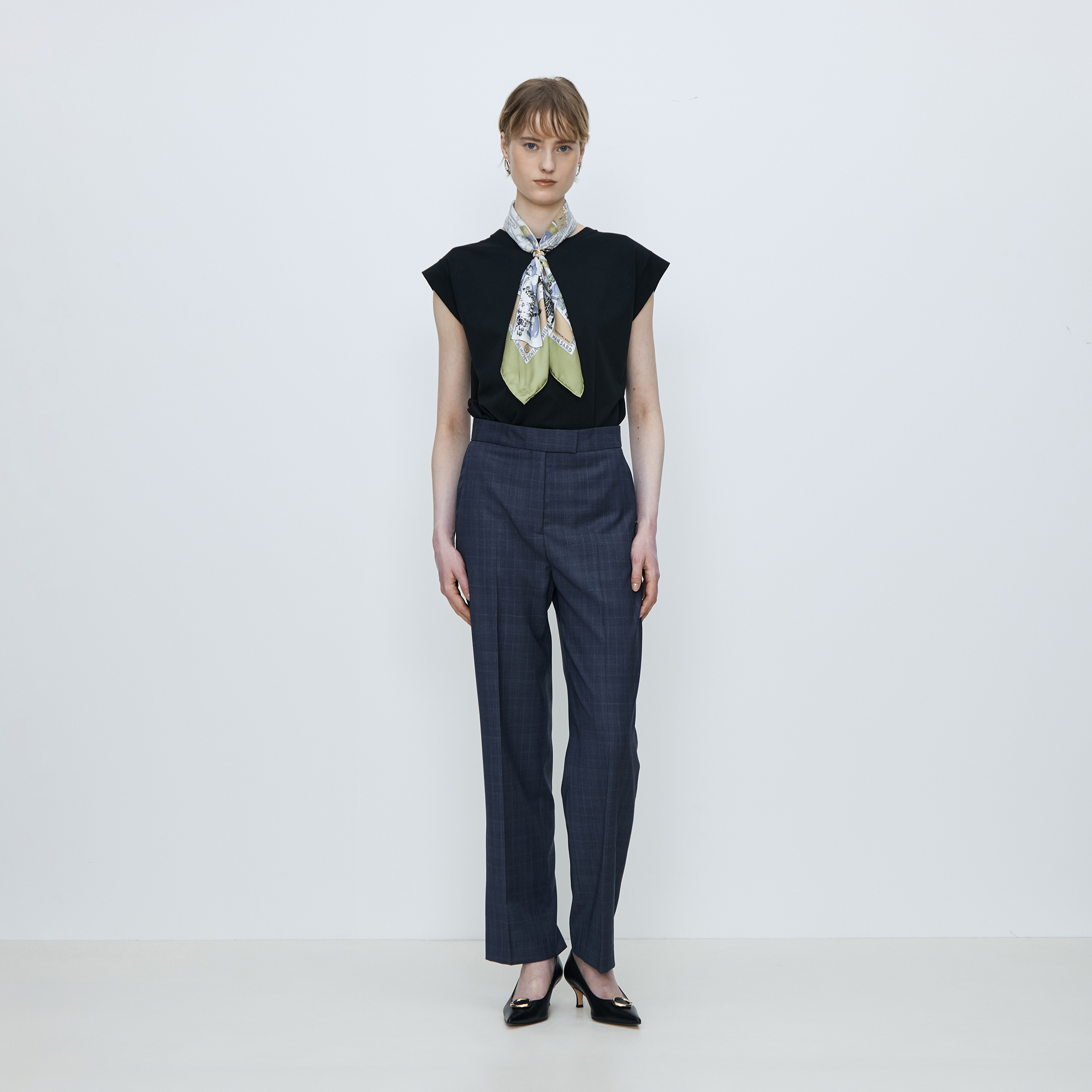 【極美品】【再値下げ】ネイビーウールパンツ トゥモローランドオリジナル 365 NATURAL STRETCH ストレートパンツ｜トゥモローランド 公式サイト