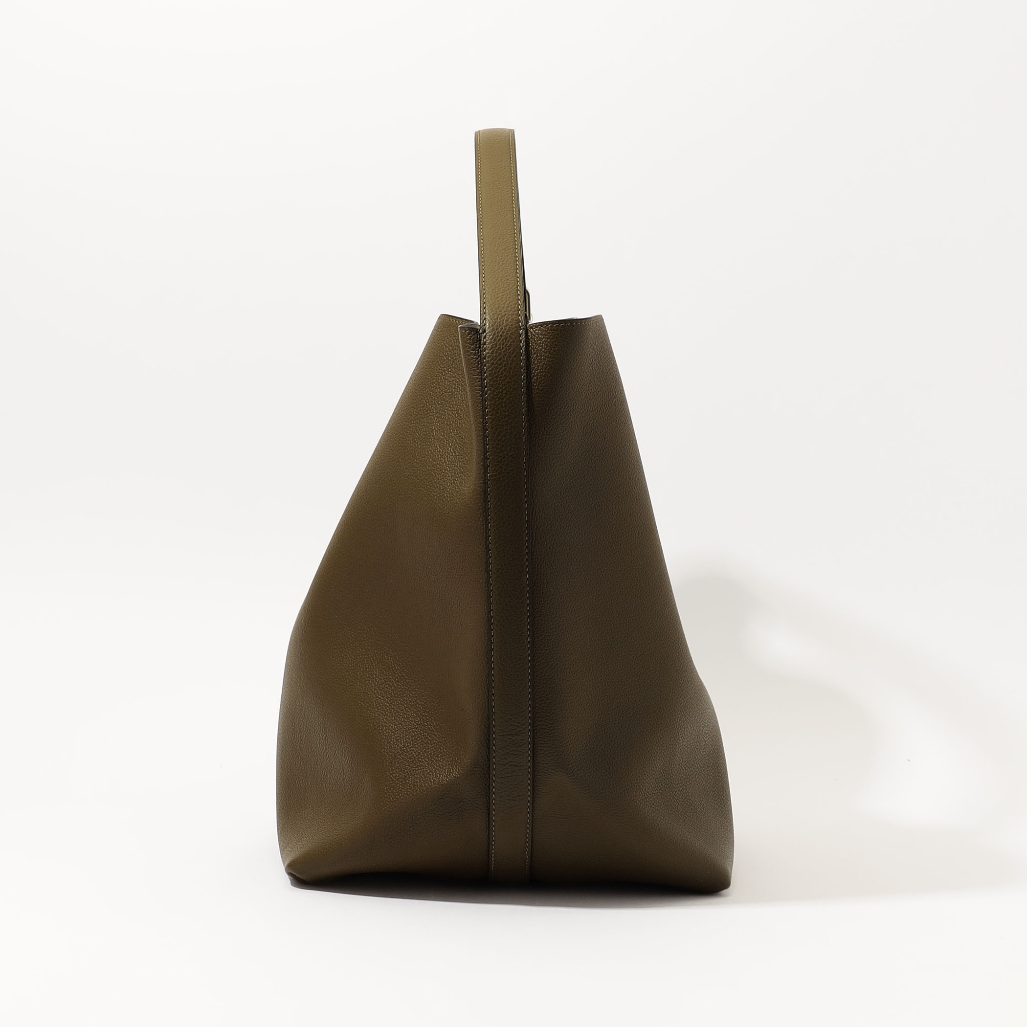 TOTEME Belted グレインレザートートバッグ｜トゥモローランド 公式サイト