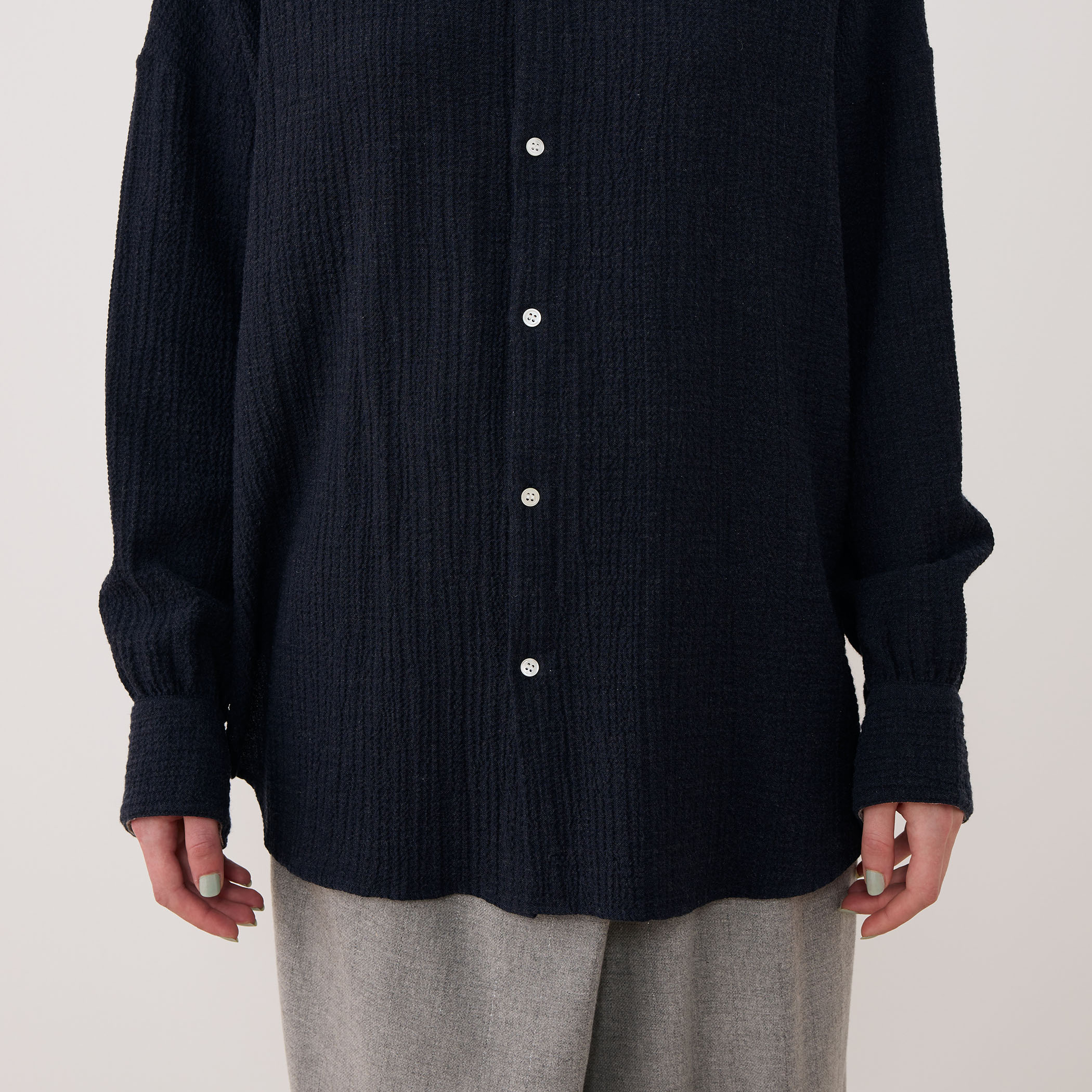 エアリーサッカー スタンドカラーロングシャツ｜トゥモローランド 公式通販