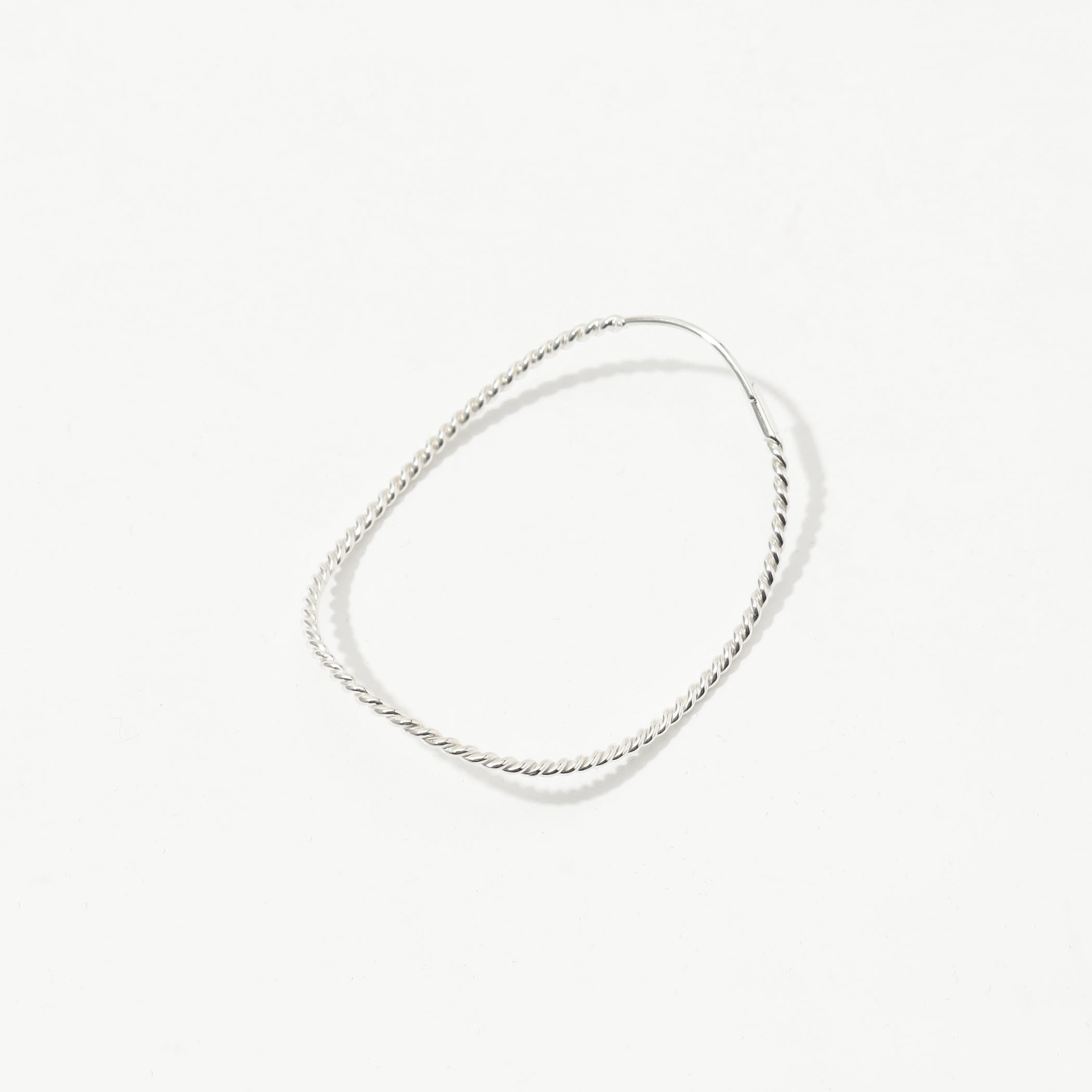 BAR Jewellery TWISTED CONTOUR シルバー ピアス｜トゥモローランド