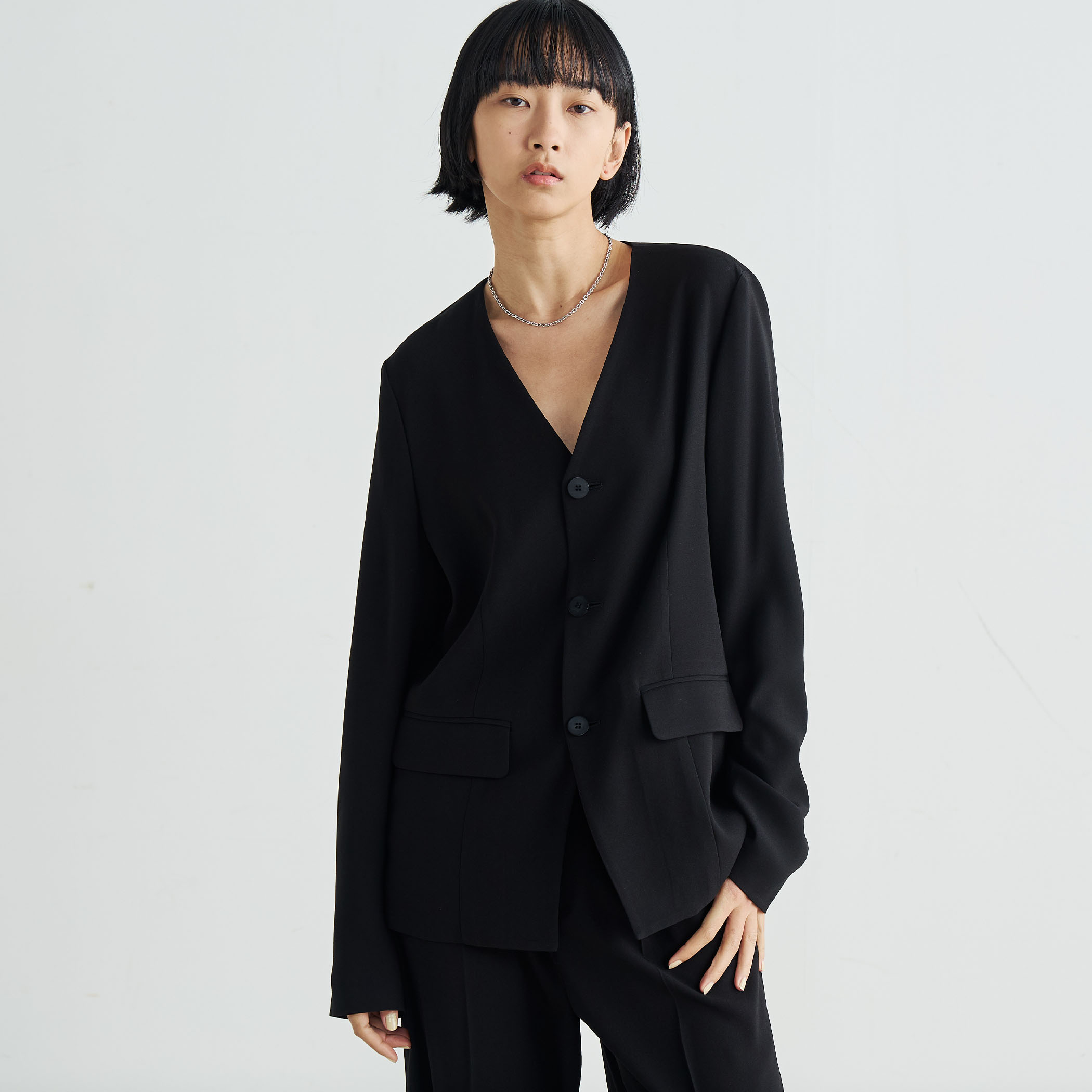 【美品】CADUNE カットジョーゼットジャケット ノーカラー バックフリル 美品】CADUNE カットジョーゼットジャケット ノーカラー バック