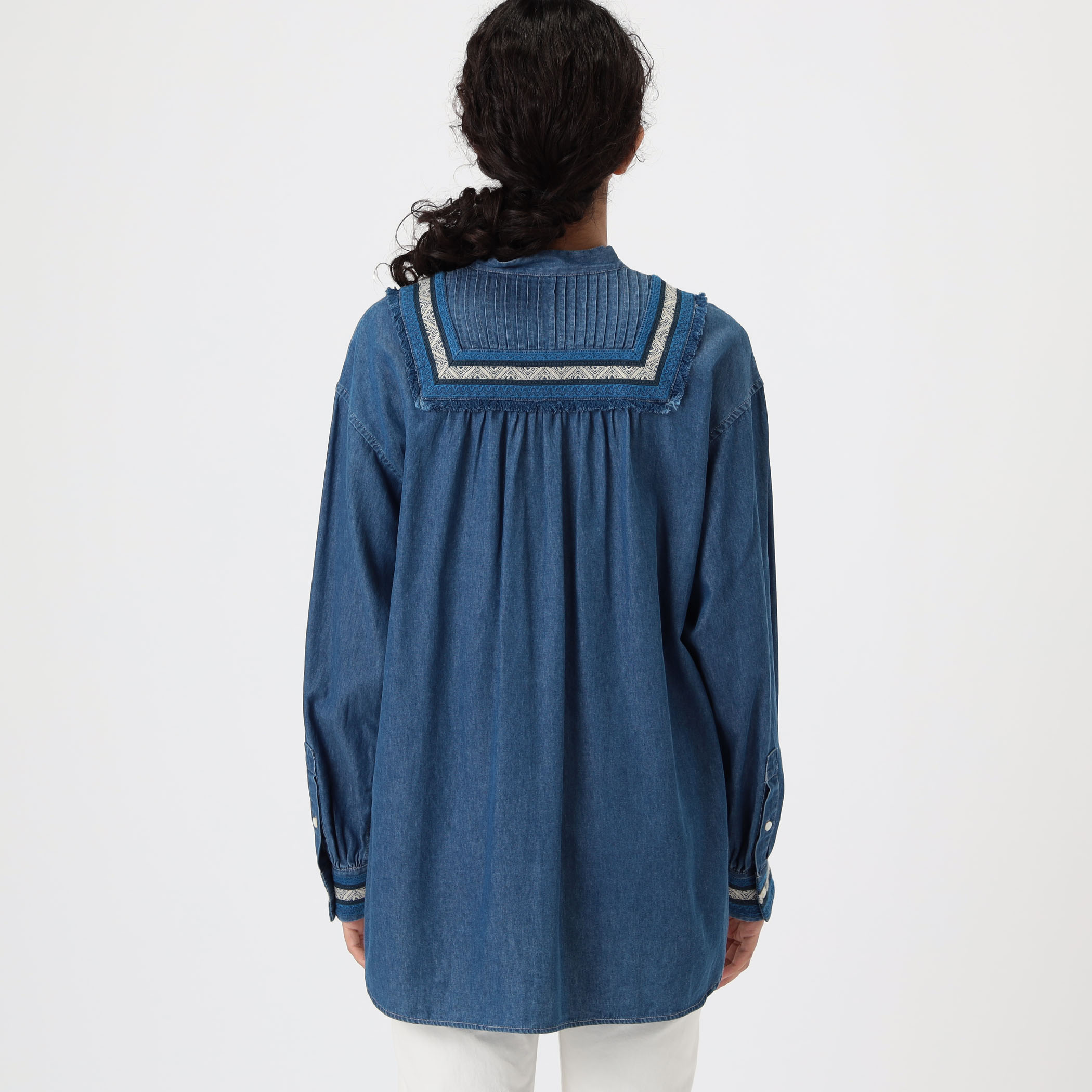 ラインエンブロイダリー ピンタックシャツ｜トゥモローランド 公式通販