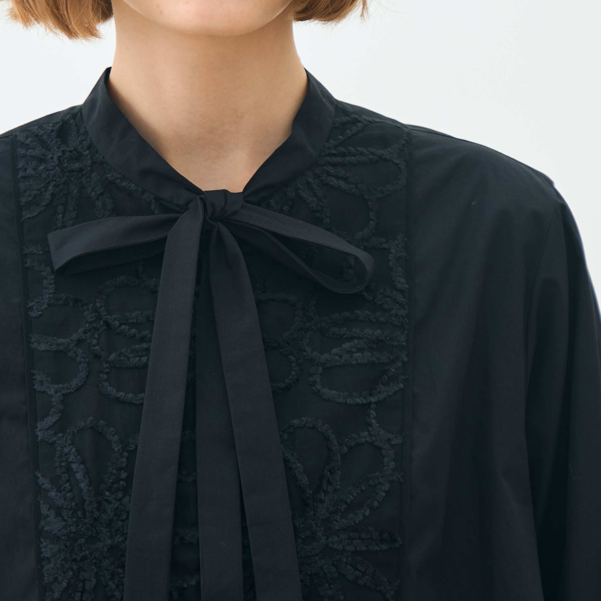 ブラックコンビネーション ボウタイブラウス｜トゥモローランド 公式通販