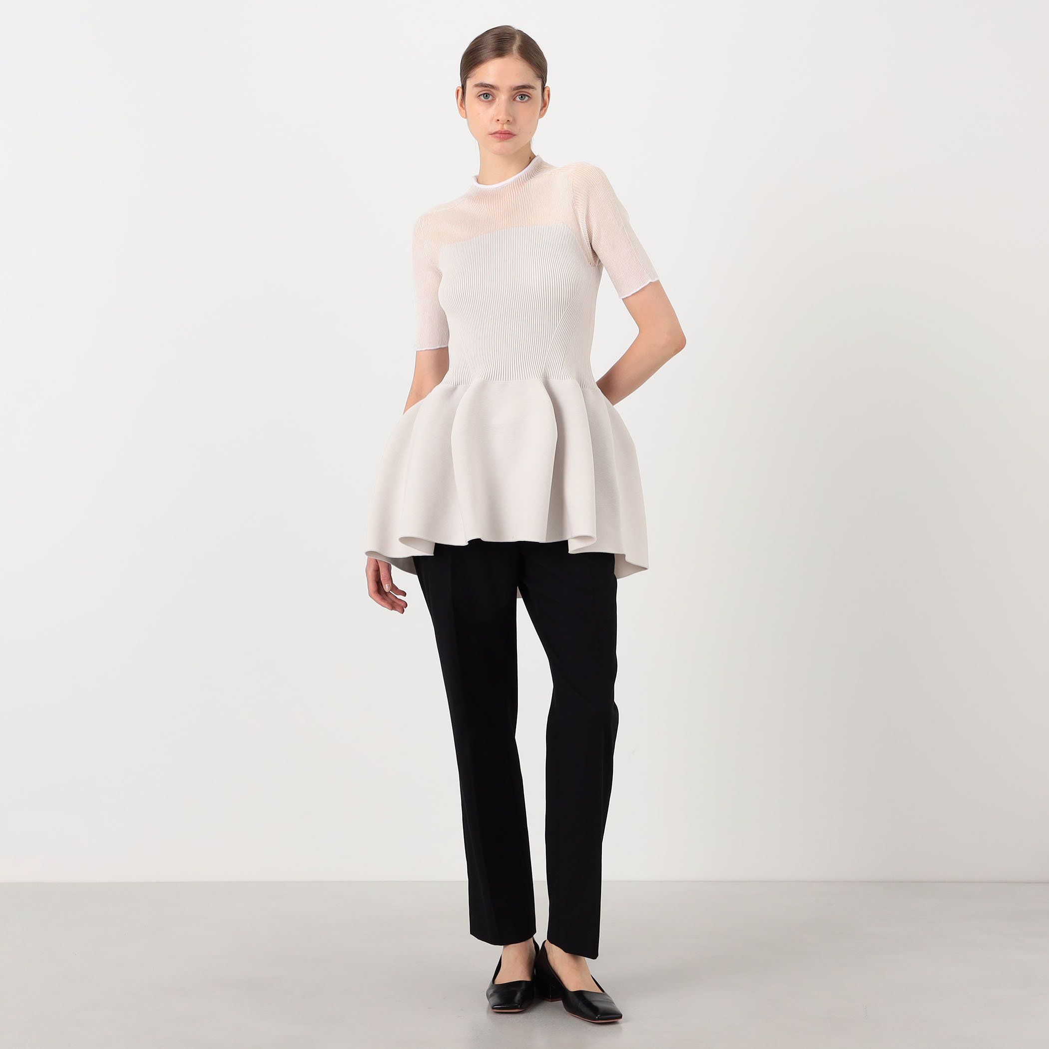 CFCL SHORT SLEEVE TOP ハーフスリーブプルオーバー｜トゥモローランド