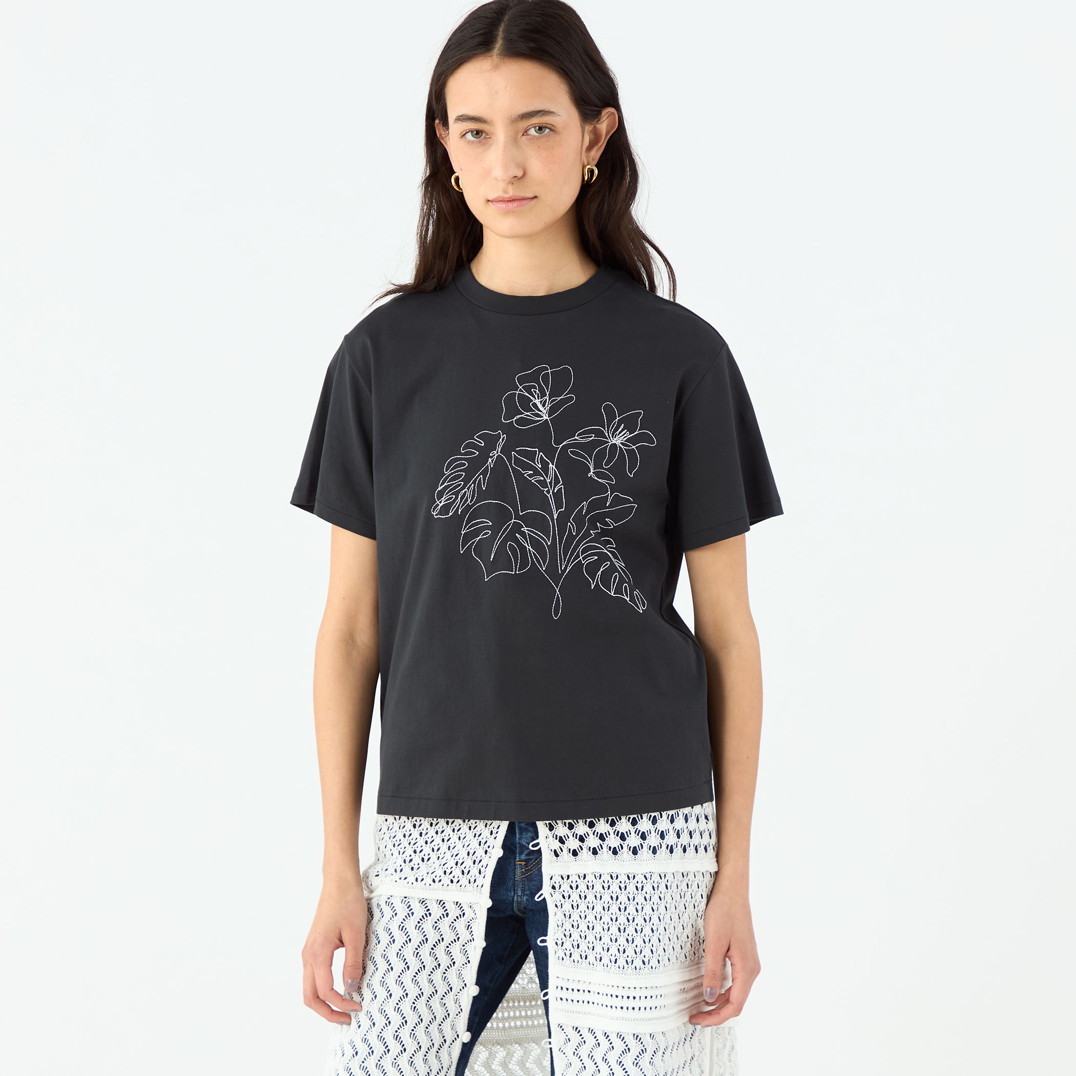 ボタニカルエンブロイダリー ハーフスリーブTシャツ