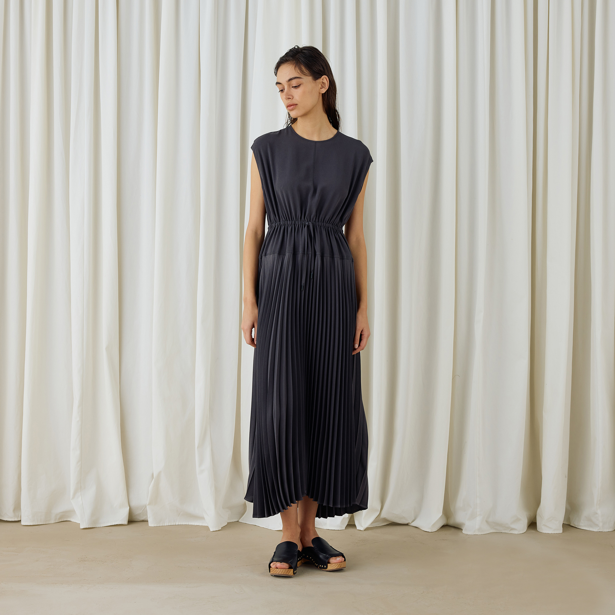 ジャージーライクジョーゼット プリーツコンビドレス