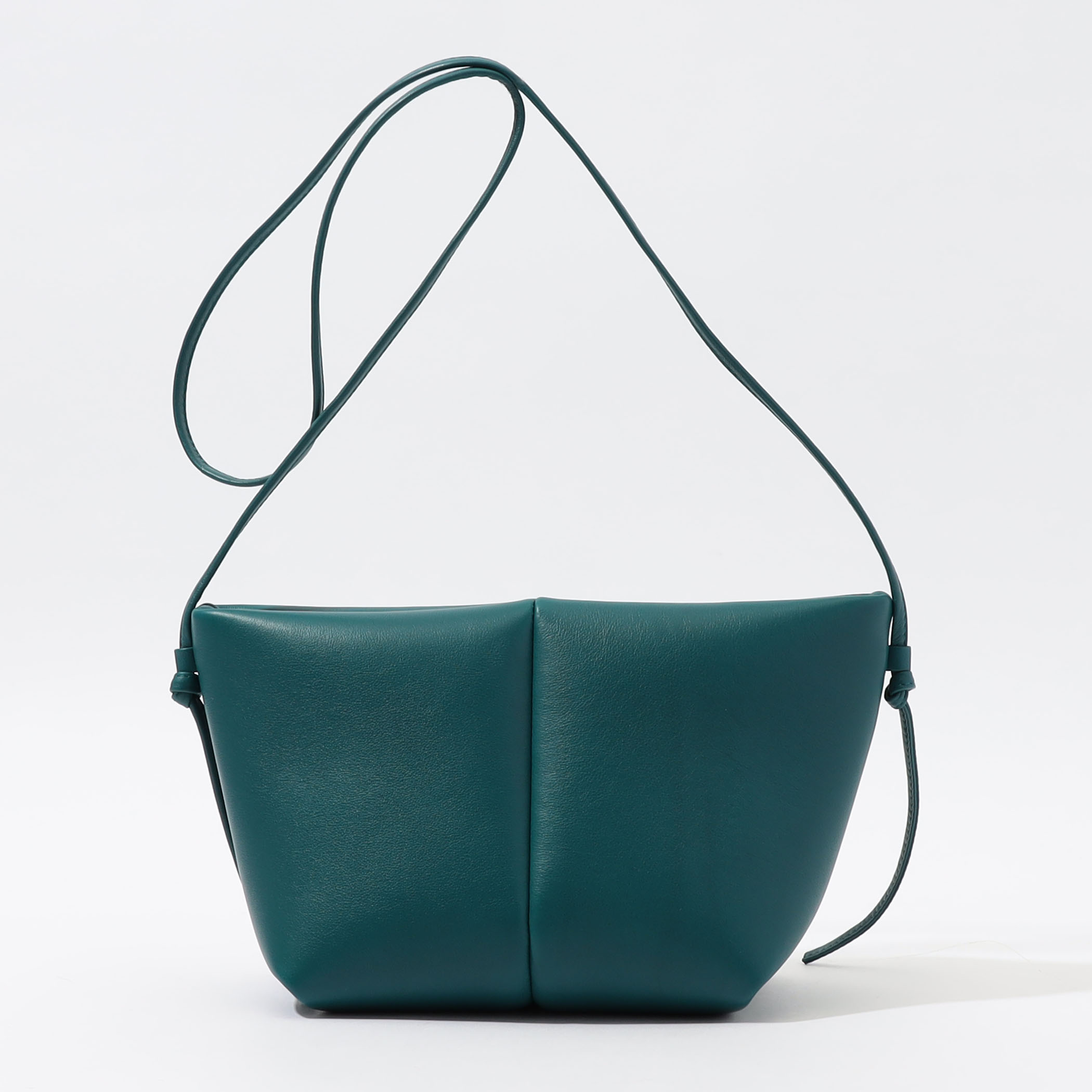 美品　トゥモローランド購入　Maeden メイデン　ショルダーバッグ 美品 トゥモローランド購入 Maeden メイデン ショルダーバッグ