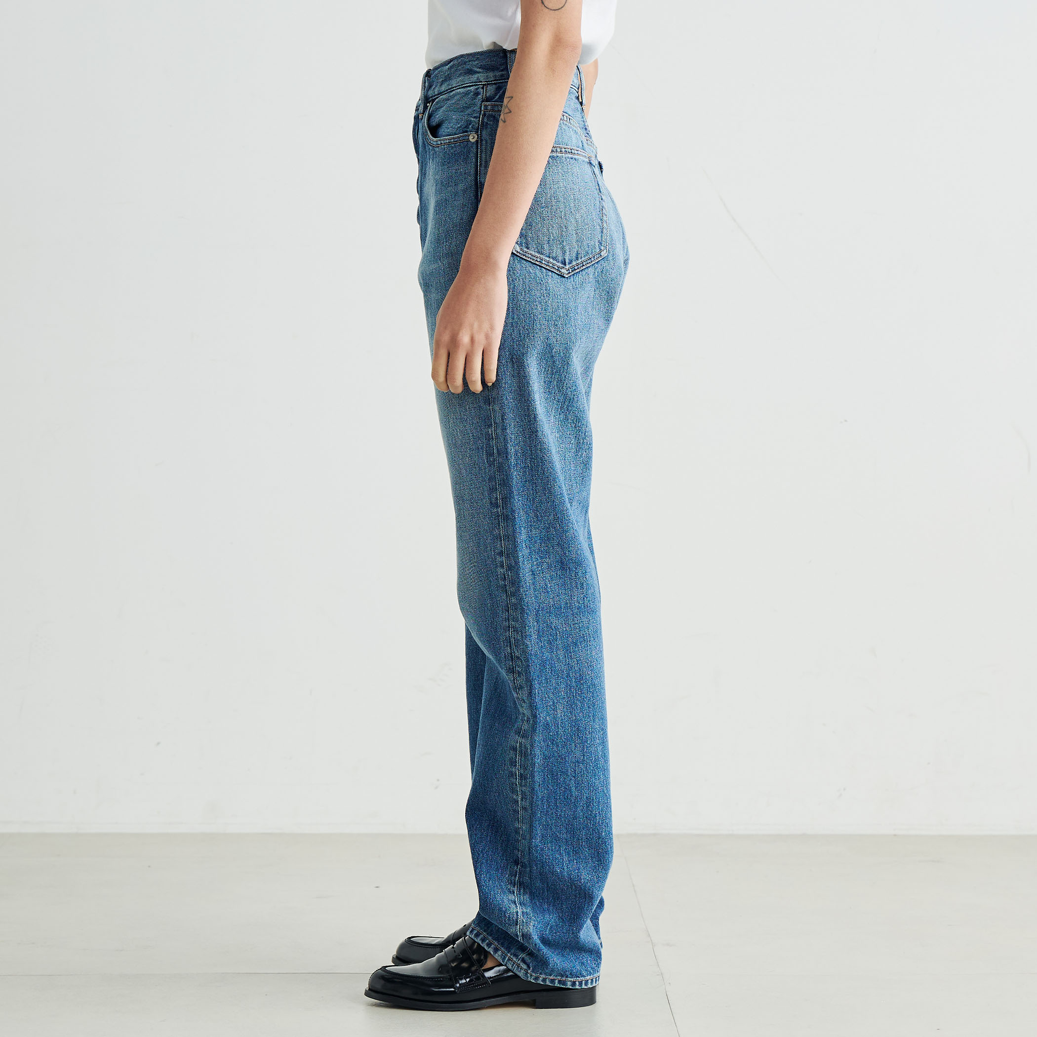エッセンシャルデニム ストレートパンツ｜トゥモローランド 公式通販