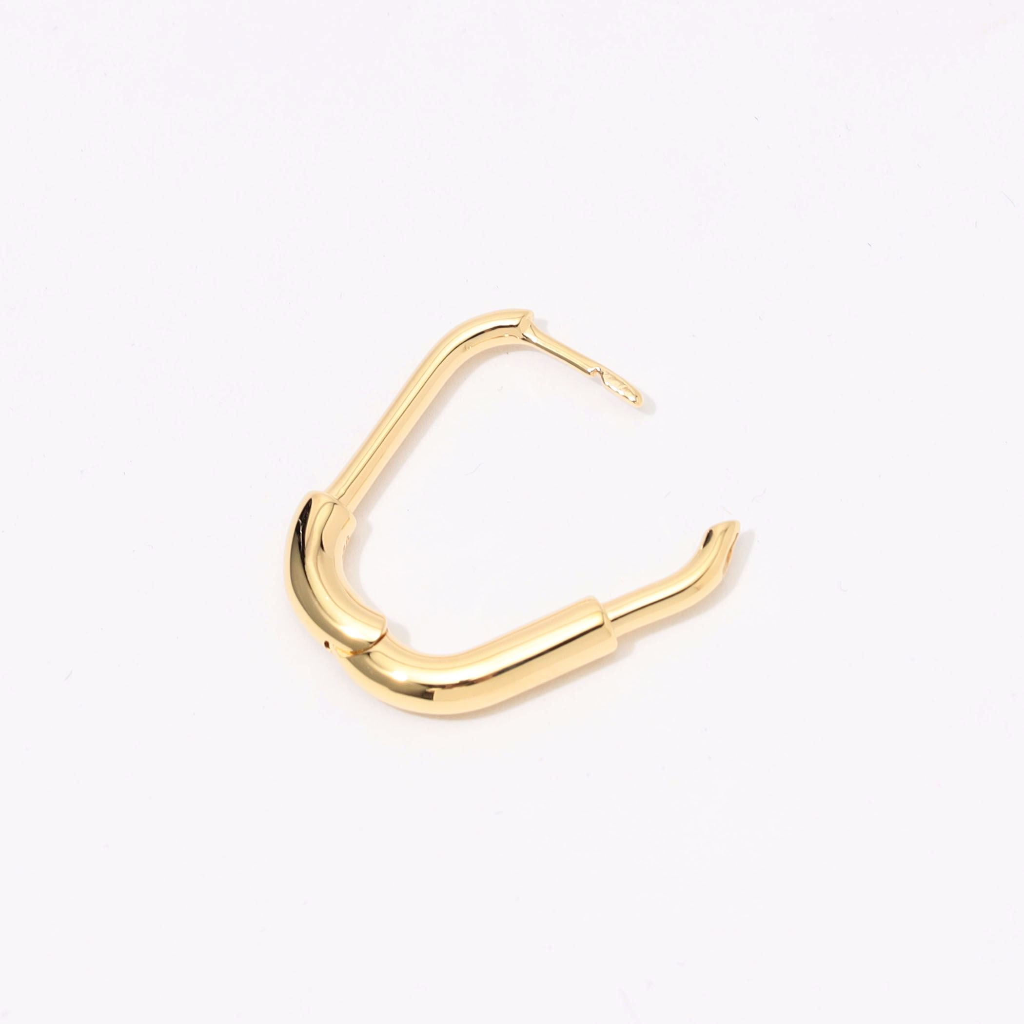 Otiumberg. Large Staple Hoops ゴールドピアス｜トゥモローランド