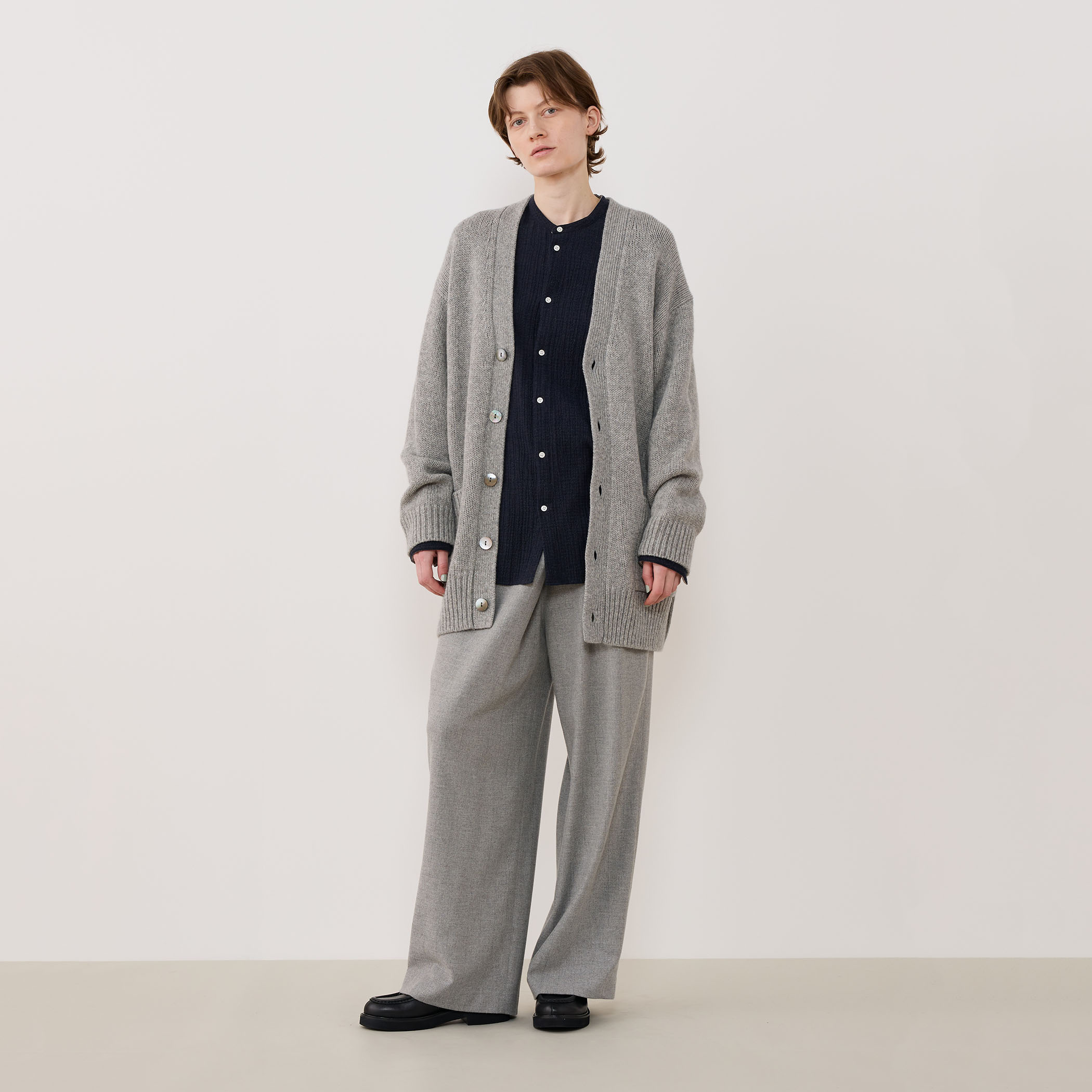 ファインウール Vネックカーディガン｜トゥモローランド 公式通販