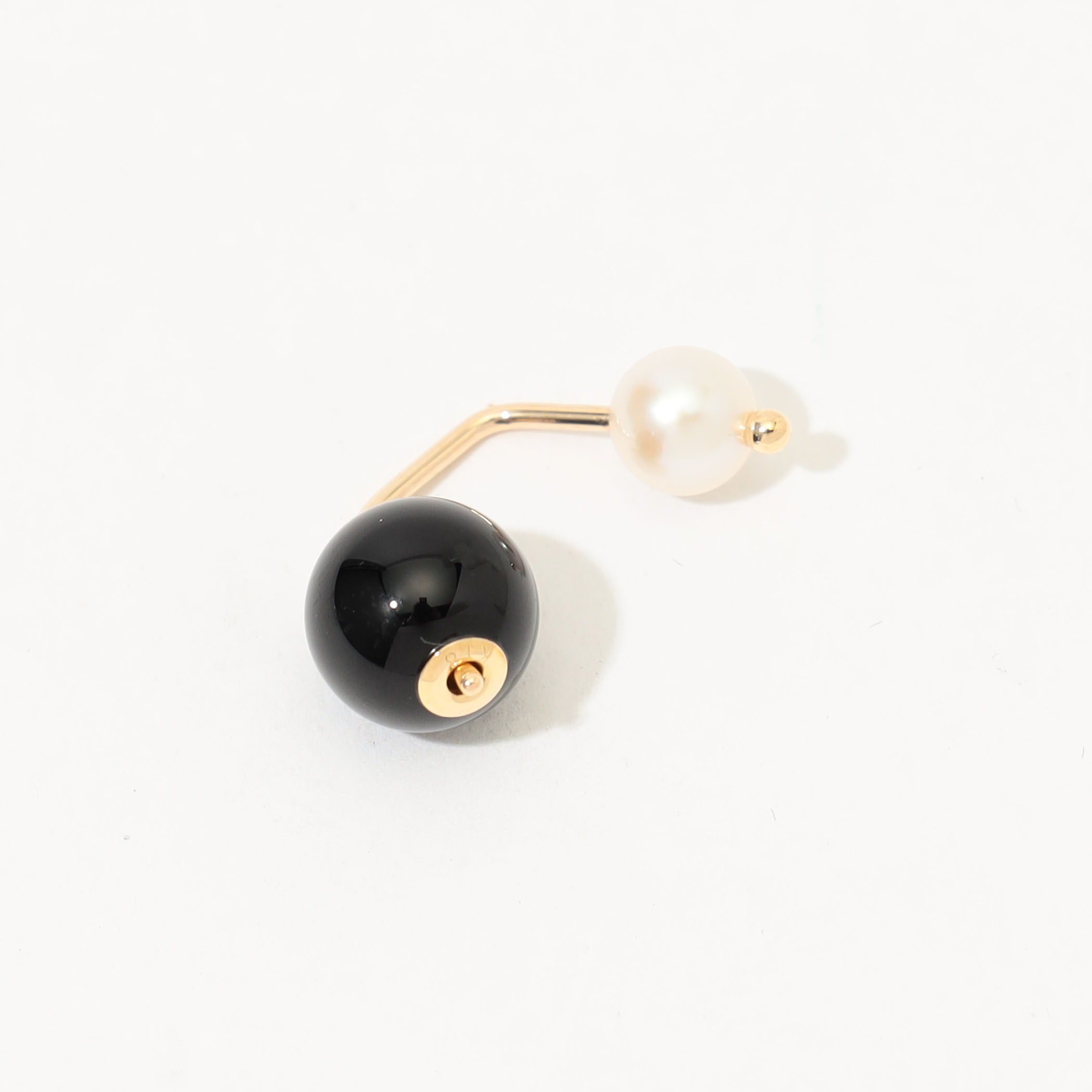 Hirotaka 片耳用ピアス Bamble Bee ホワイトアゲートピアス Hirotaka 片耳用ピアス Bamble Bee ホワイトアゲートピアス