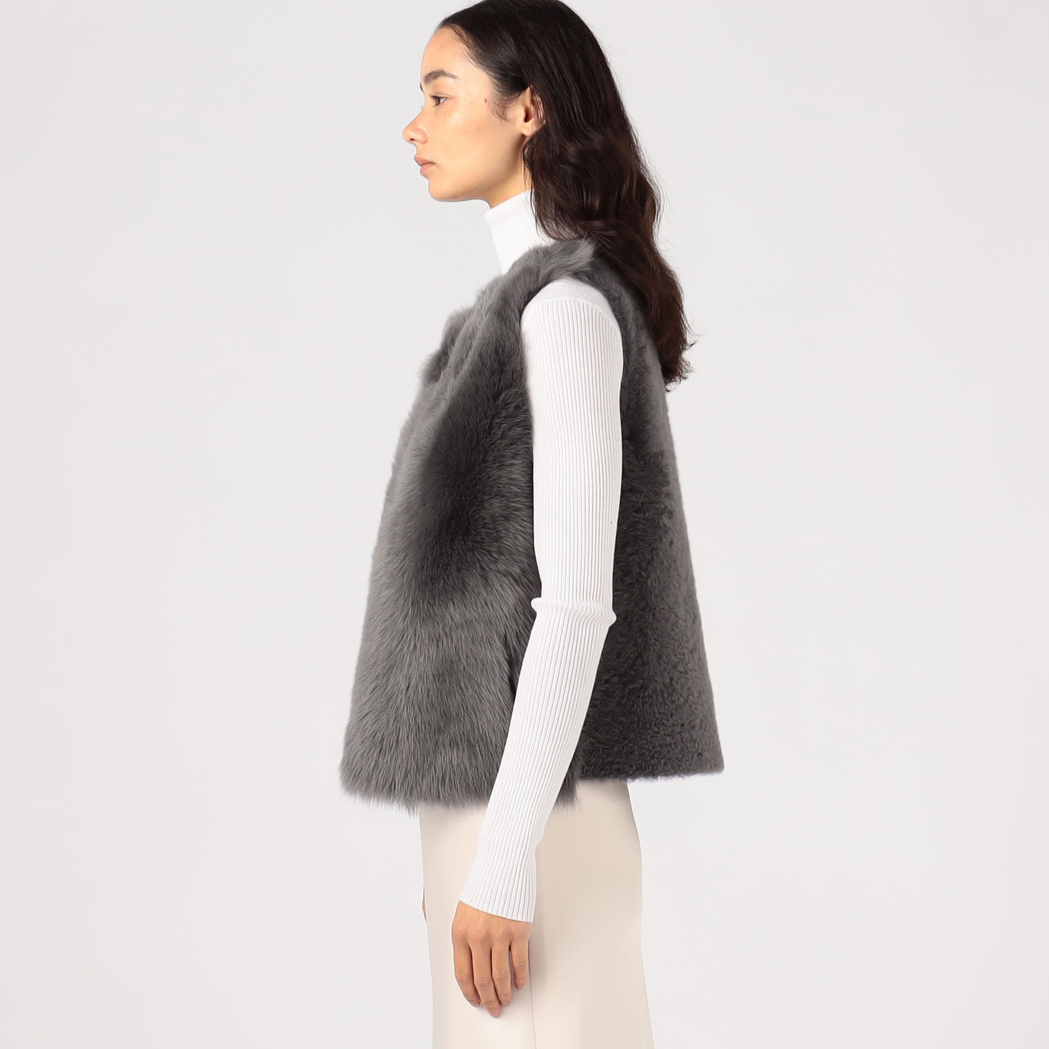 KARL DONOGHUE ショートムートンジレ｜トゥモローランド 公式通販