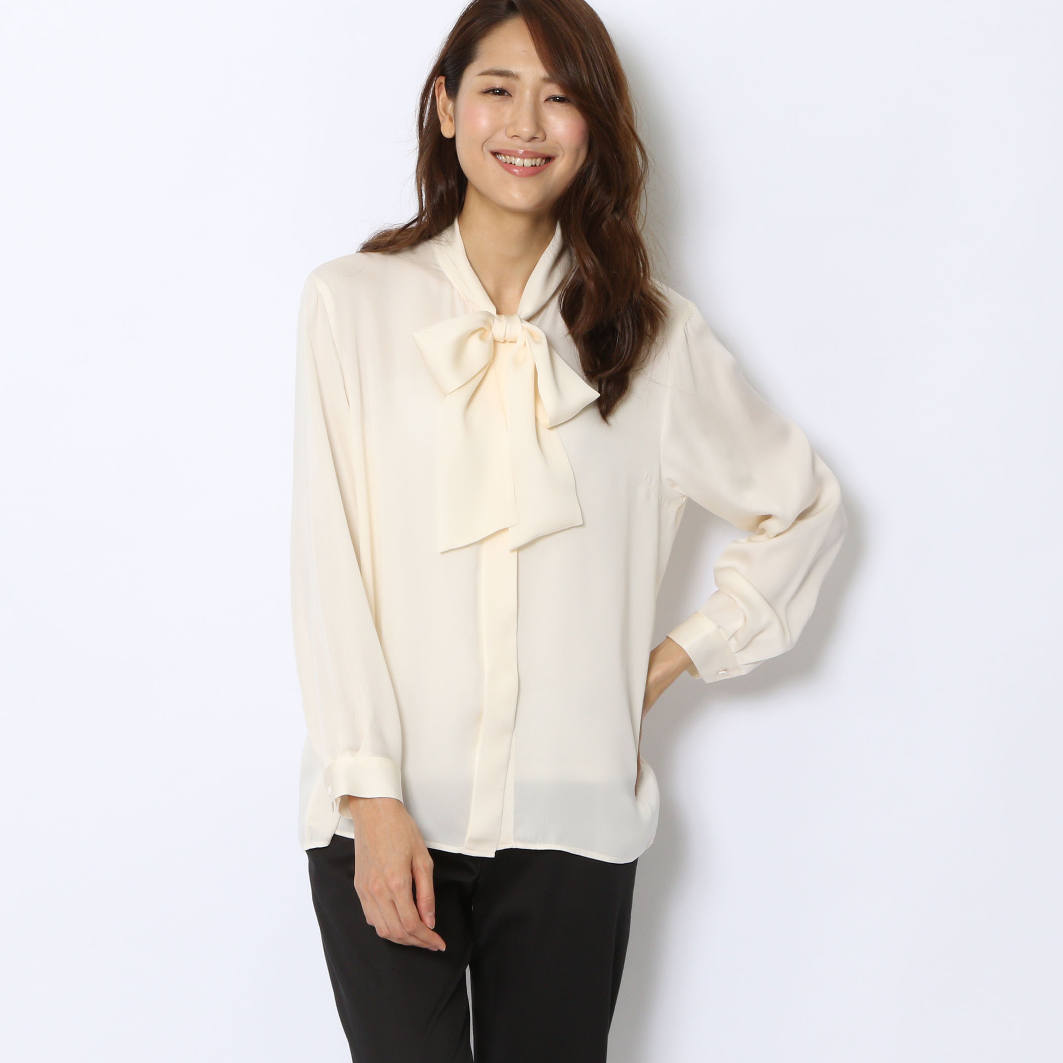 MORE10%OFF対象〉シルクサテン ボウタイブラウス