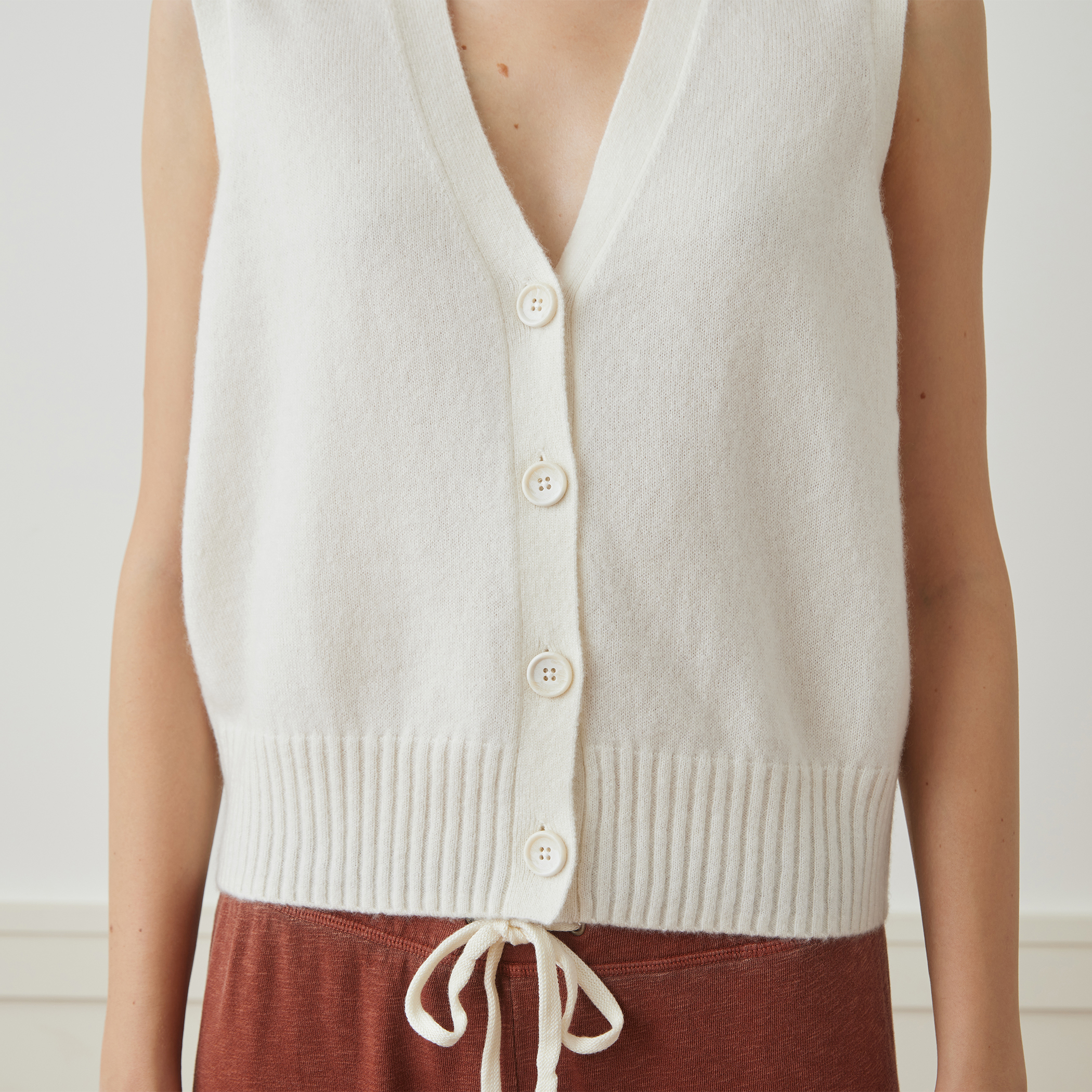 サンランド カシミヤコットン Vネックベスト WCCN2566