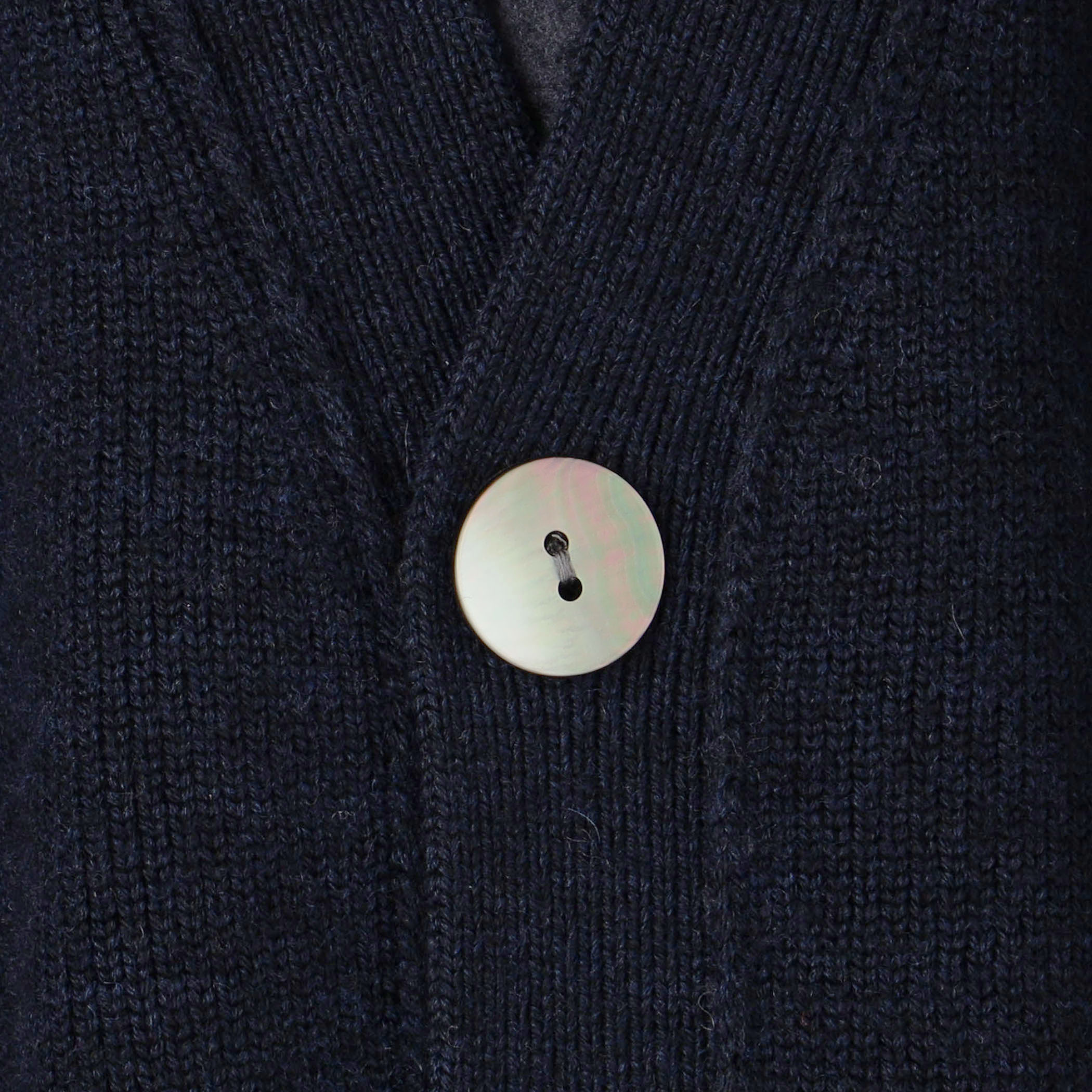 ウーステッドダブルフェイス Vネックカーディガン｜トゥモローランド