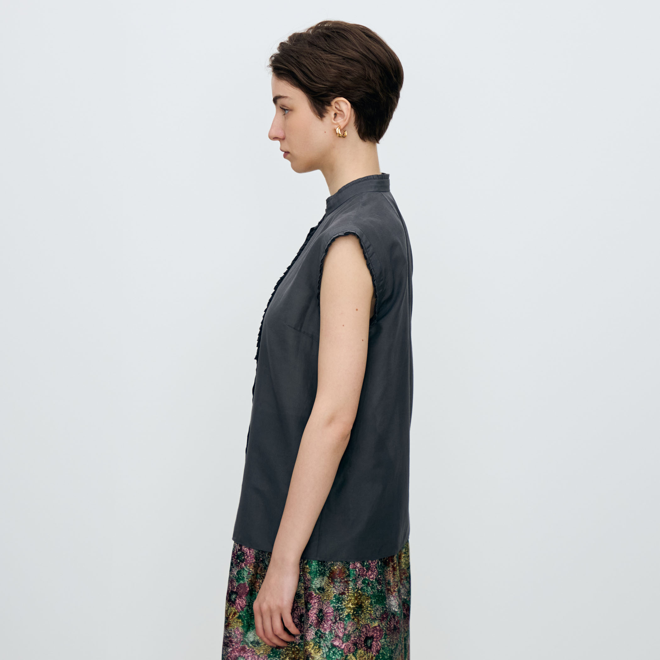 シャンブレータフタ ノースリーブブラウス｜トゥモローランド 公式通販