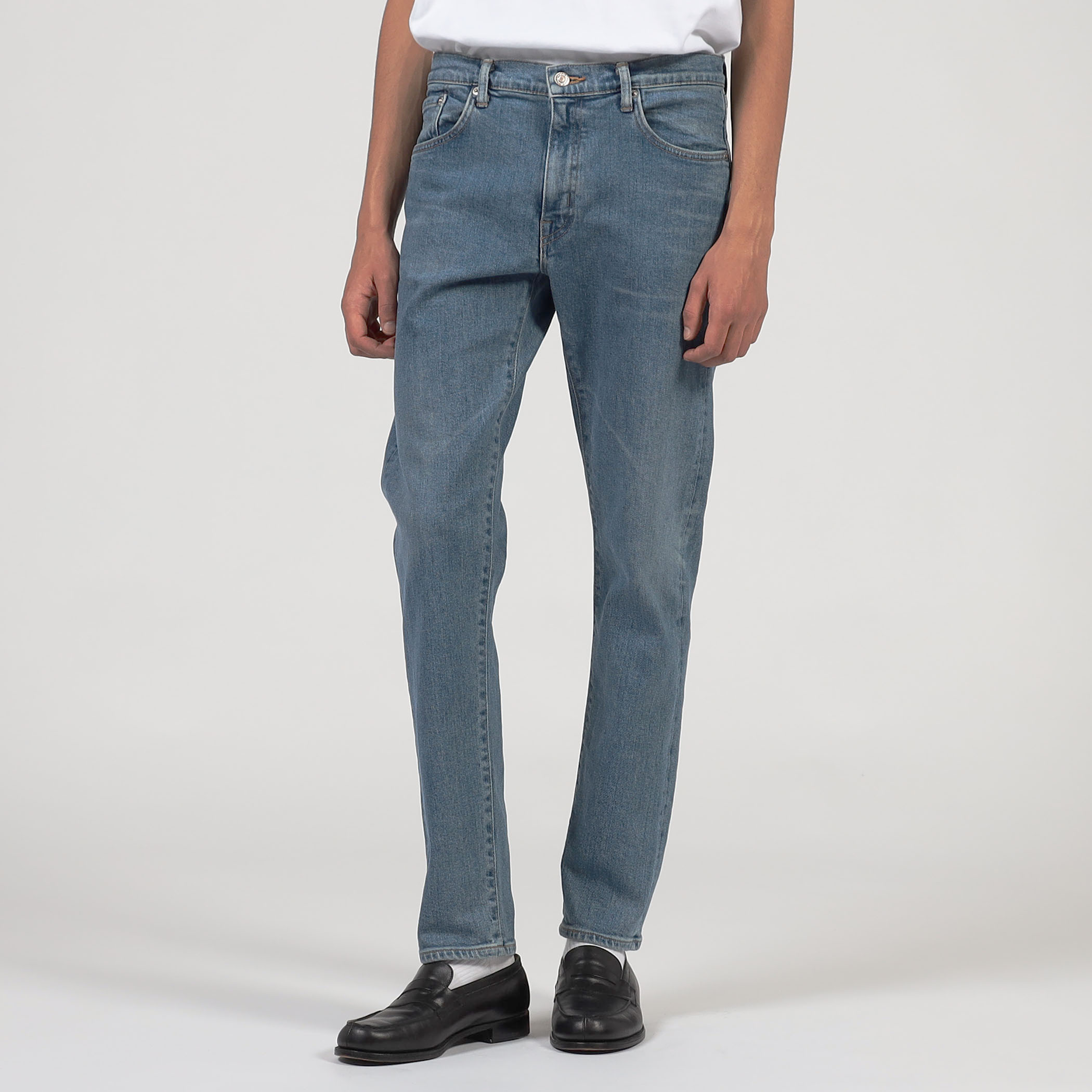 別注】EDWIN SLIM TAPPERED USED デニムパンツ｜トゥモローランド 公式