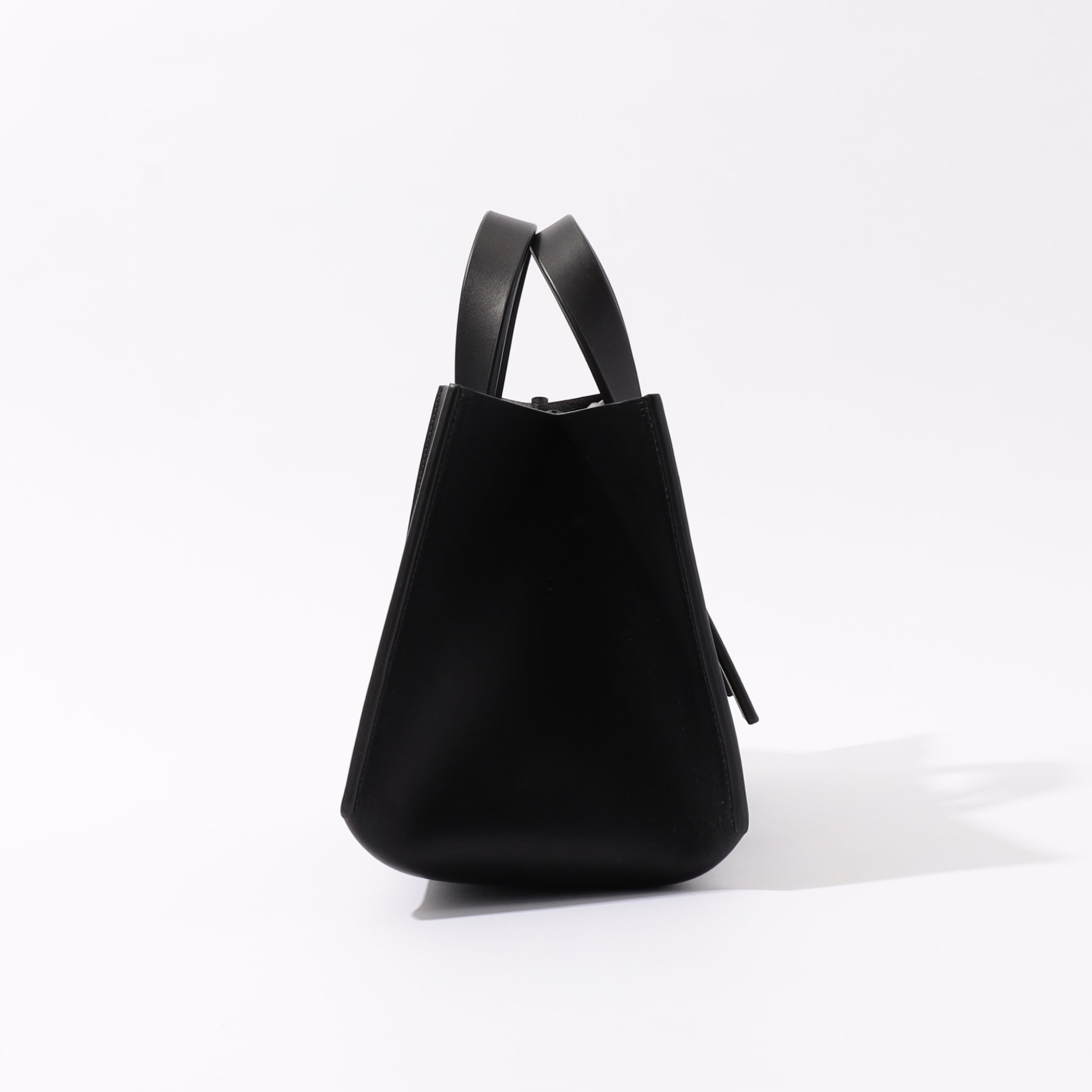 are studio  アースタジオ  barrel bag black ARRHE STUDIO DOPPIO CUBO MIDI ショルダーバッグ