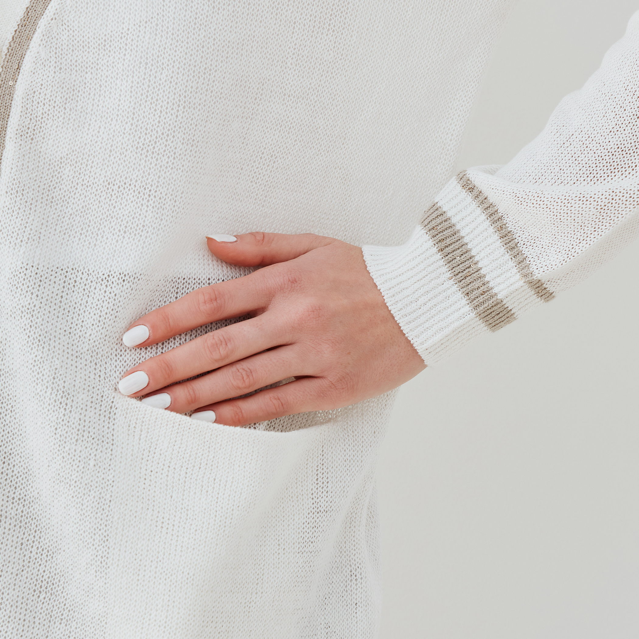 □リネンコードパイエット Vネックカーディガン｜トゥモローランド