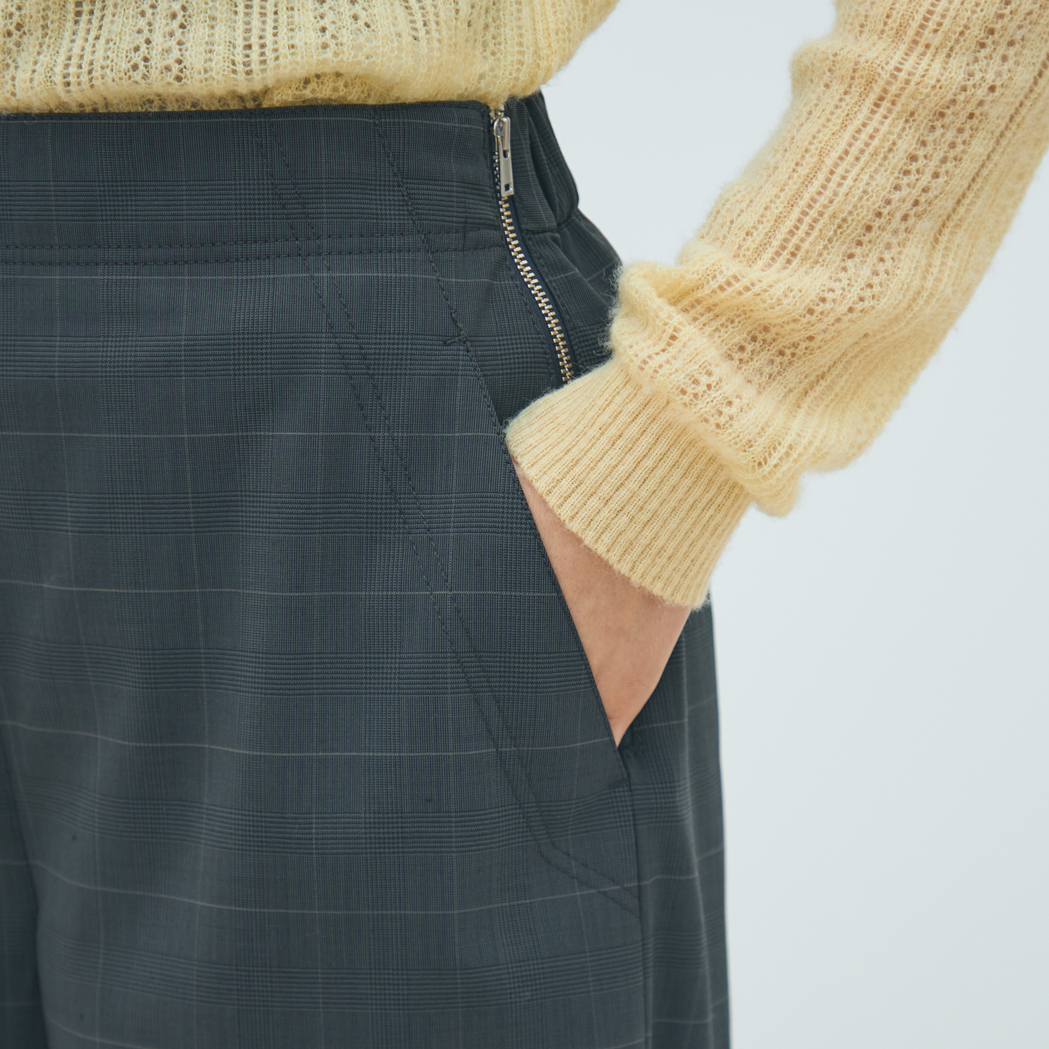 ポリエステルウールストレッチチェック フレアパンツ