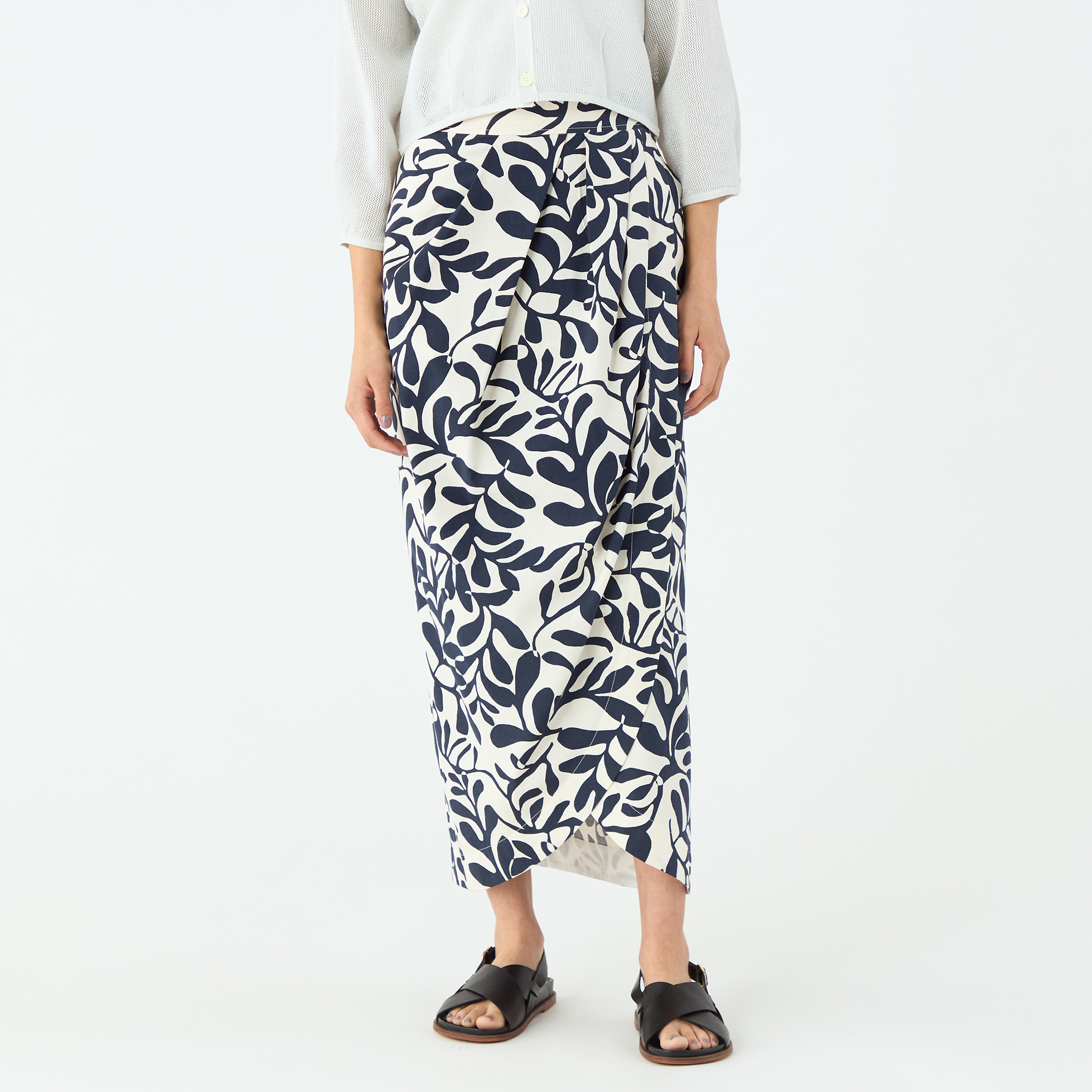 新品タグ付 MACPHEE バニラプランツプリント Aラインスカート MACPHEE（マカフィー）の「バニラプランツプリント Aライン