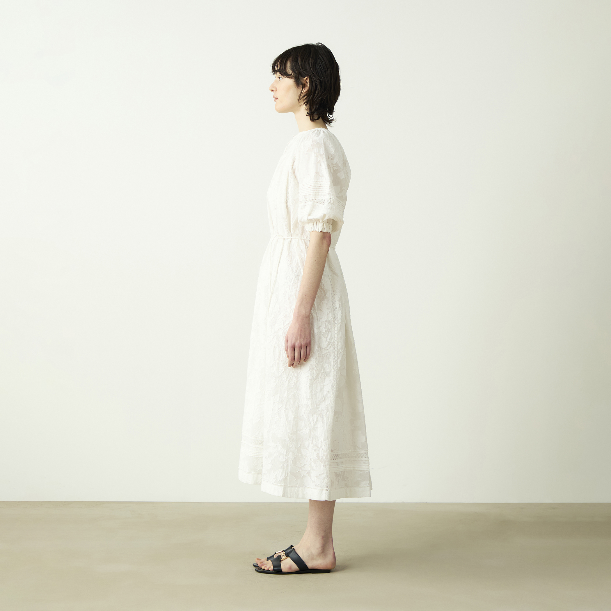コットンカットジャカード パフスリーブワンピース｜トゥモローランド