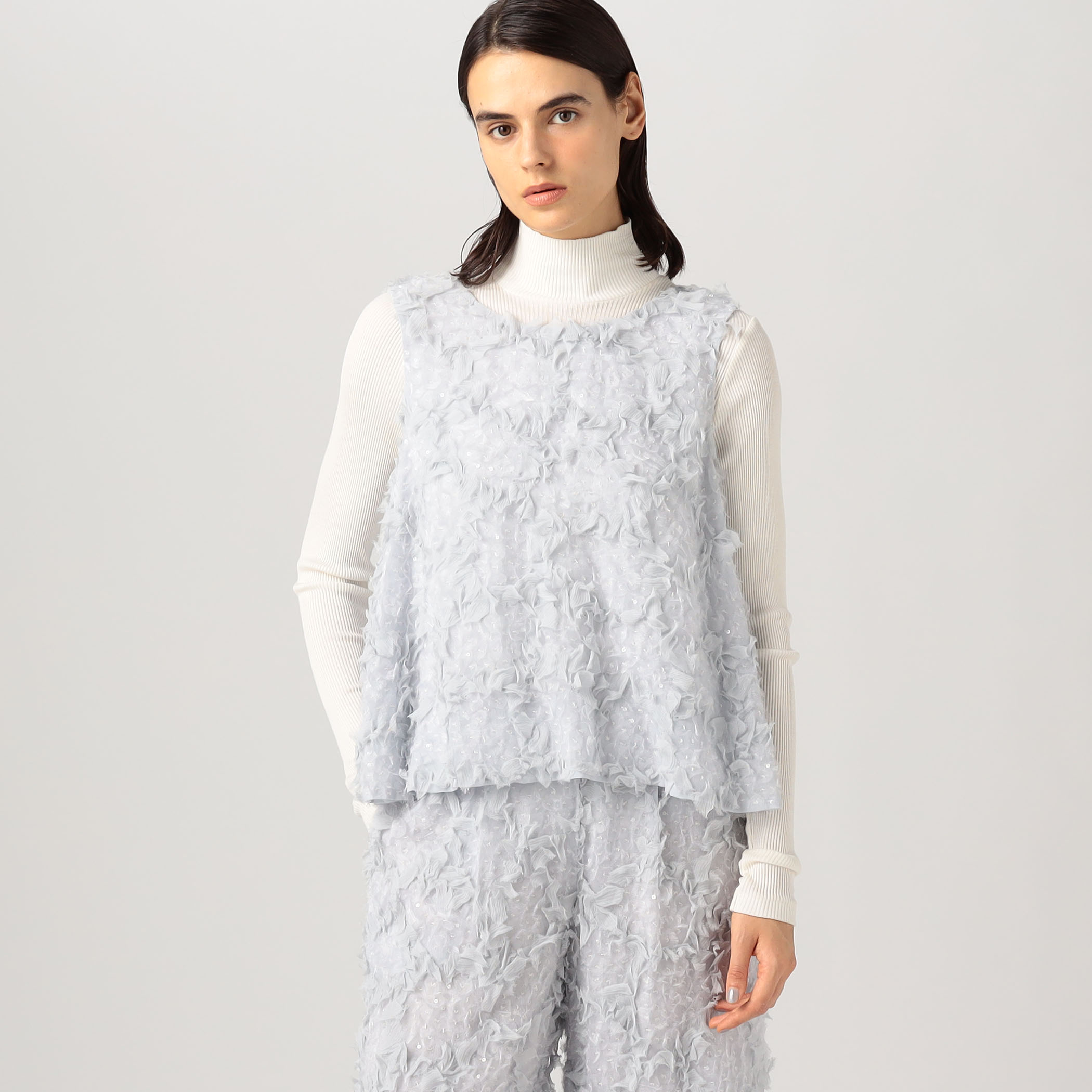 ブルームエンブロイダリー スリーブレスブラウス｜トゥモローランド