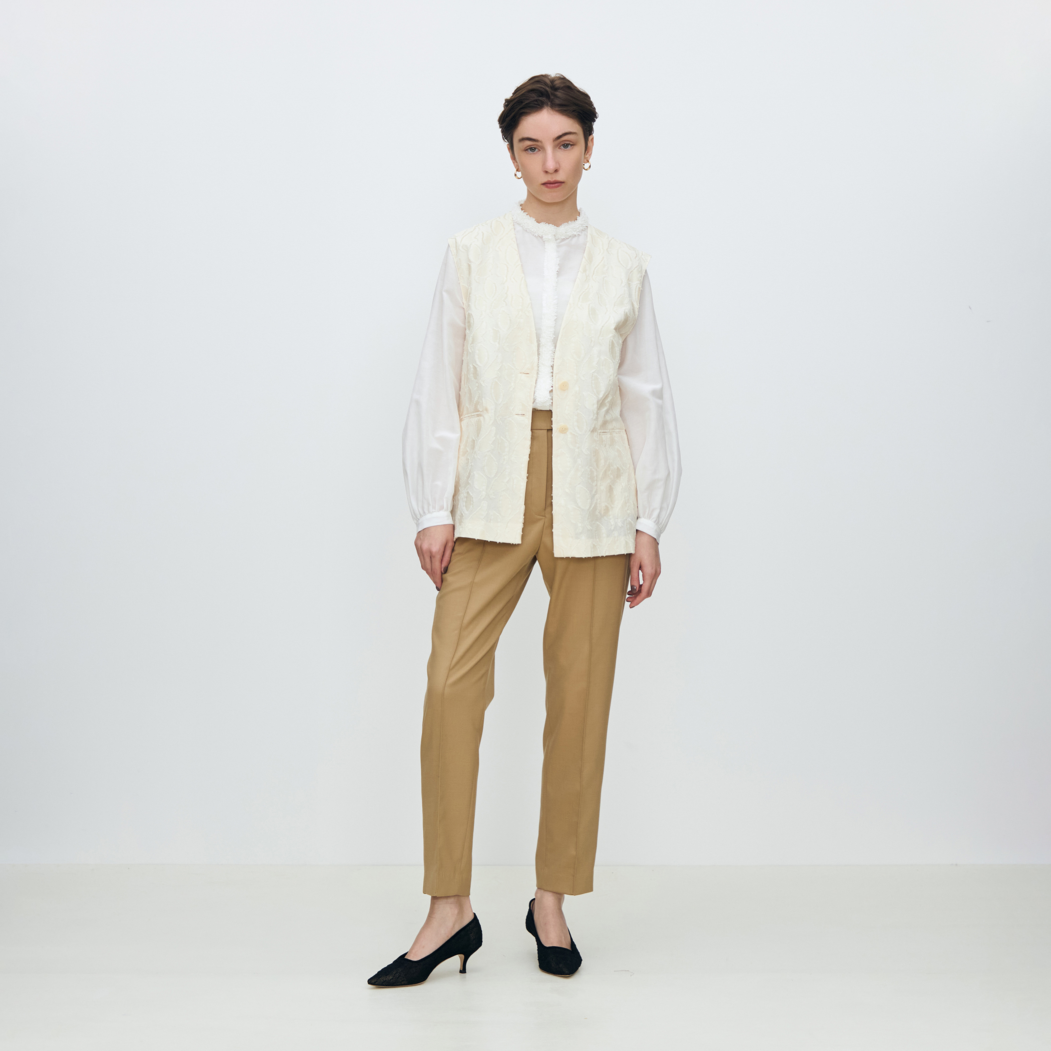 未使用　レースジレ　定価¥19800 トゥモローランド シャイニーカットジャカード Vカラージレ｜トゥモローランド