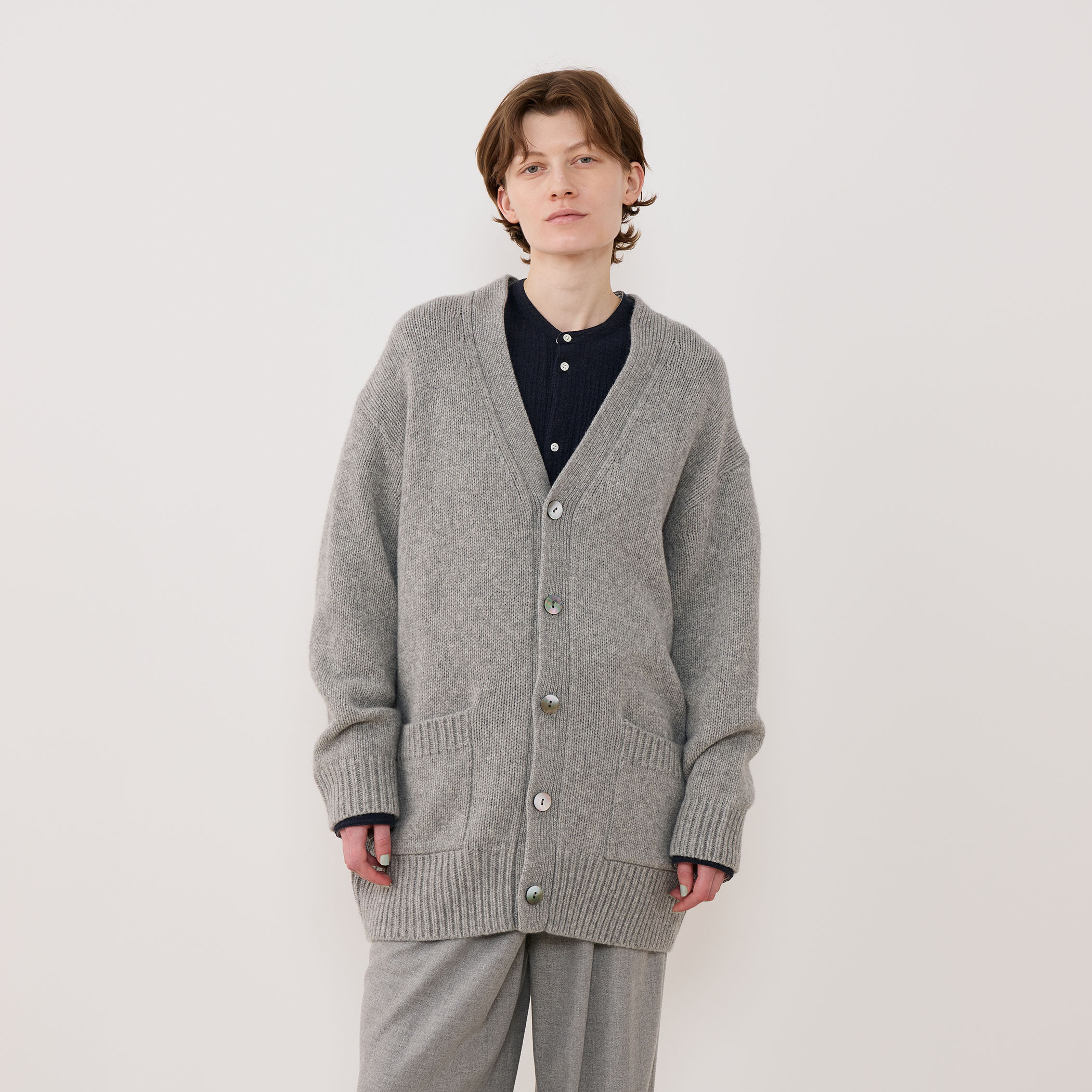 美品【ギャルリーヴィー】カーディガン エルボーパッチ ファインウール 白 F 美品【ギャルリーヴィー】カーディガン エルボーパッチ ファイン